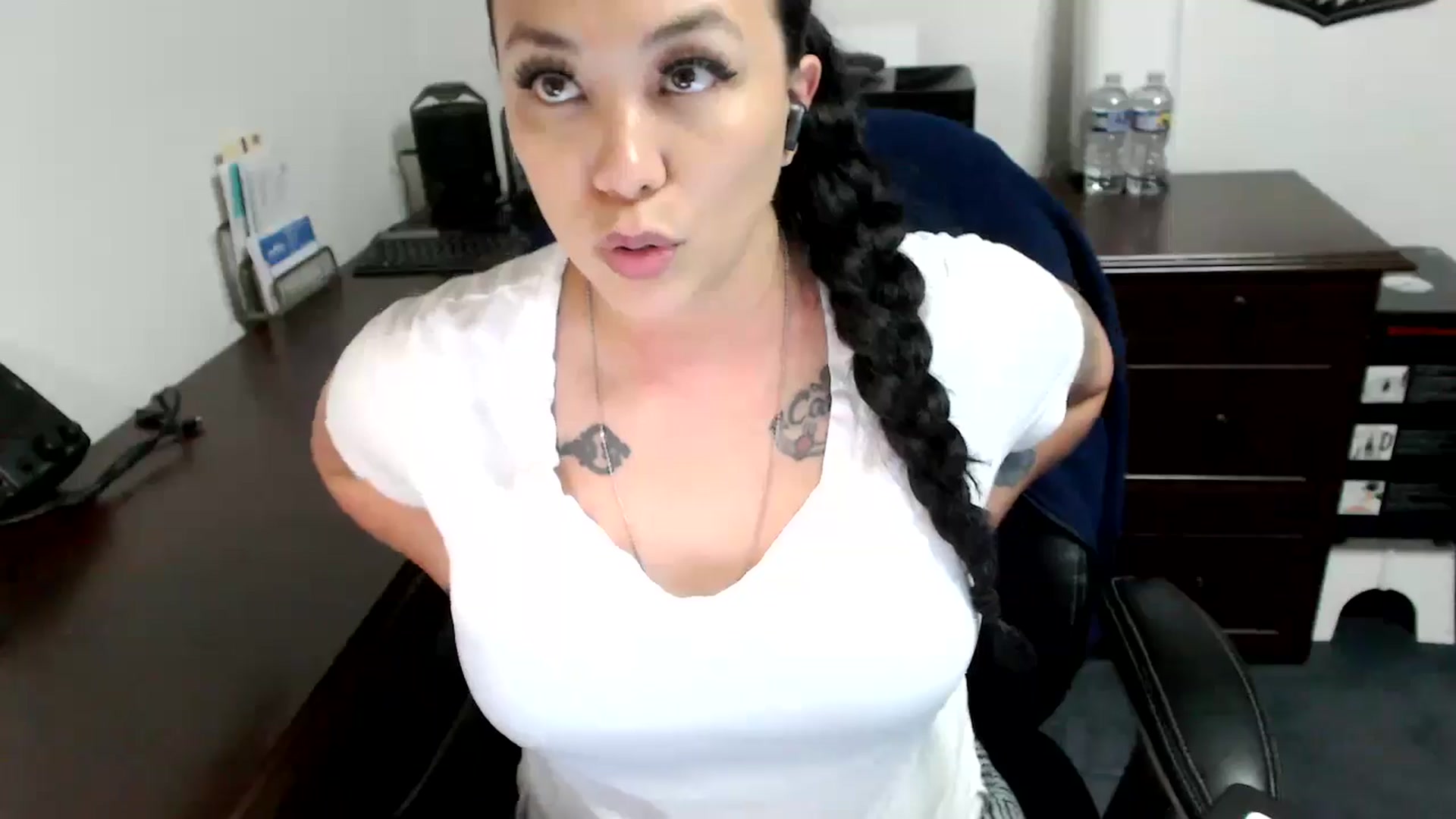 Gallery image thumbnail from MickaylaMoon's myfreecams stream on, 05/08/2024, 19:51 image 6 of 20