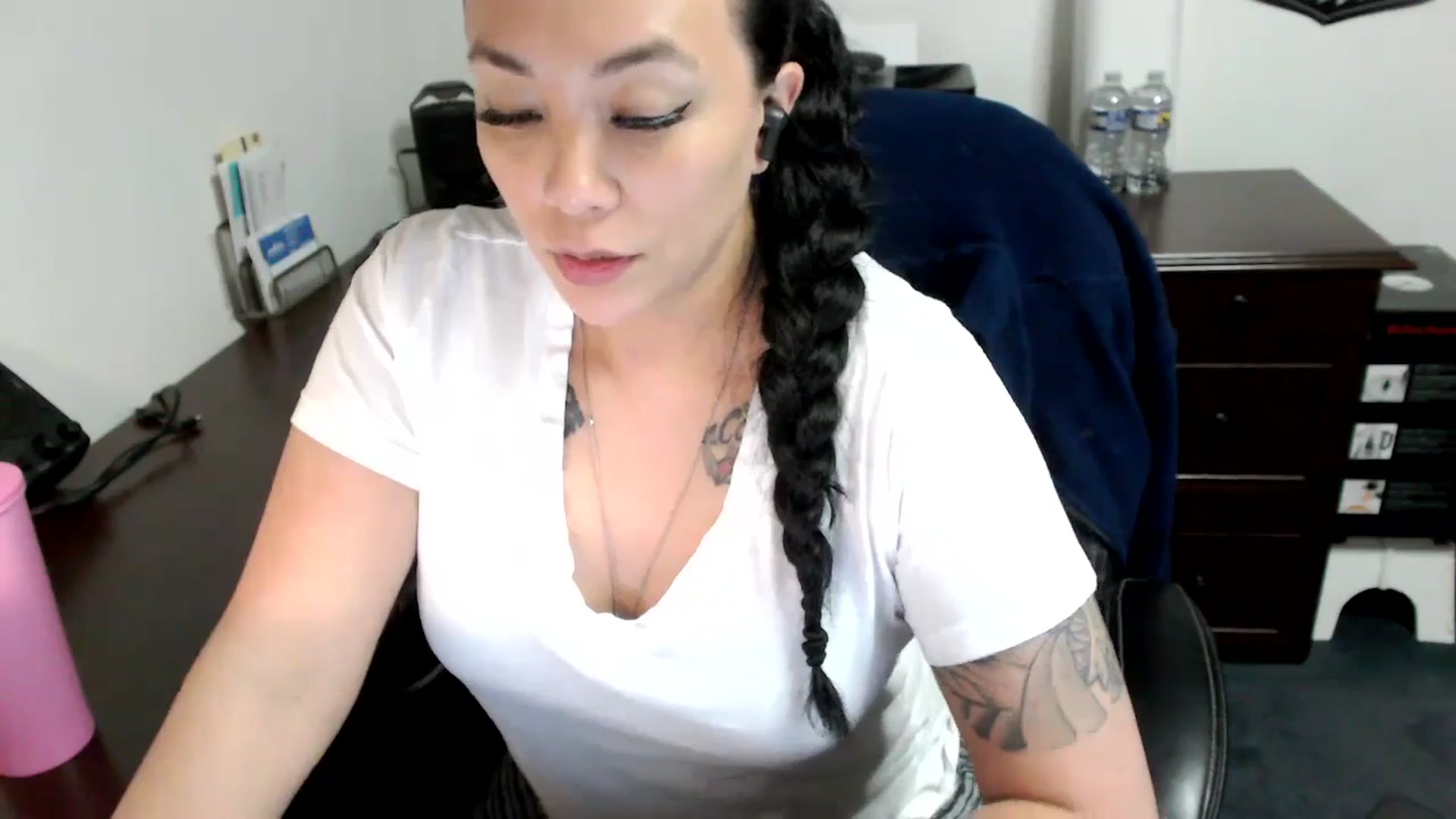 Gallery image thumbnail from MickaylaMoon's myfreecams stream on, 05/08/2024, 20:40 image 12 of 20