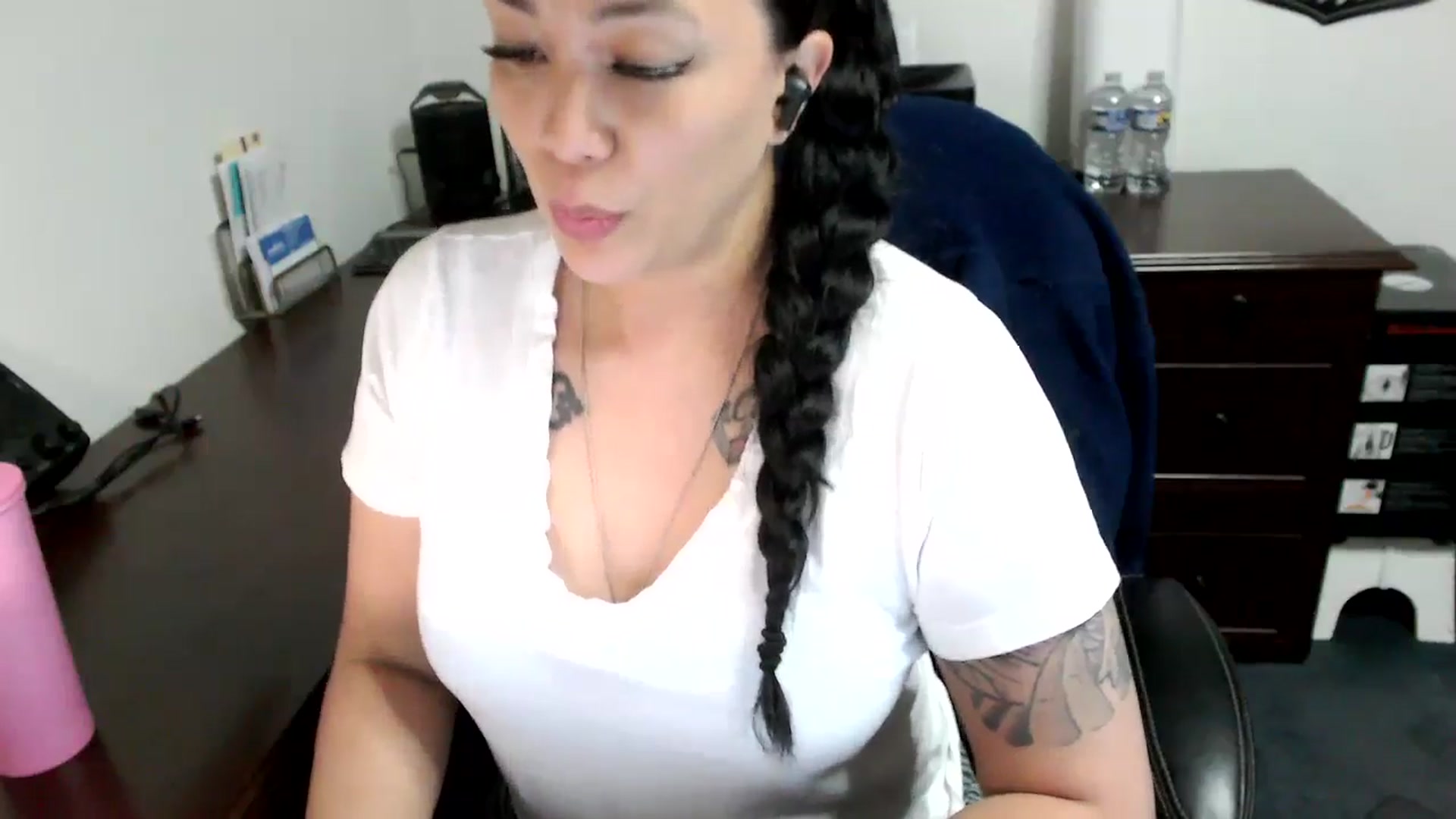 Gallery image thumbnail from MickaylaMoon's myfreecams stream on, 05/08/2024, 20:40 image 11 of 20