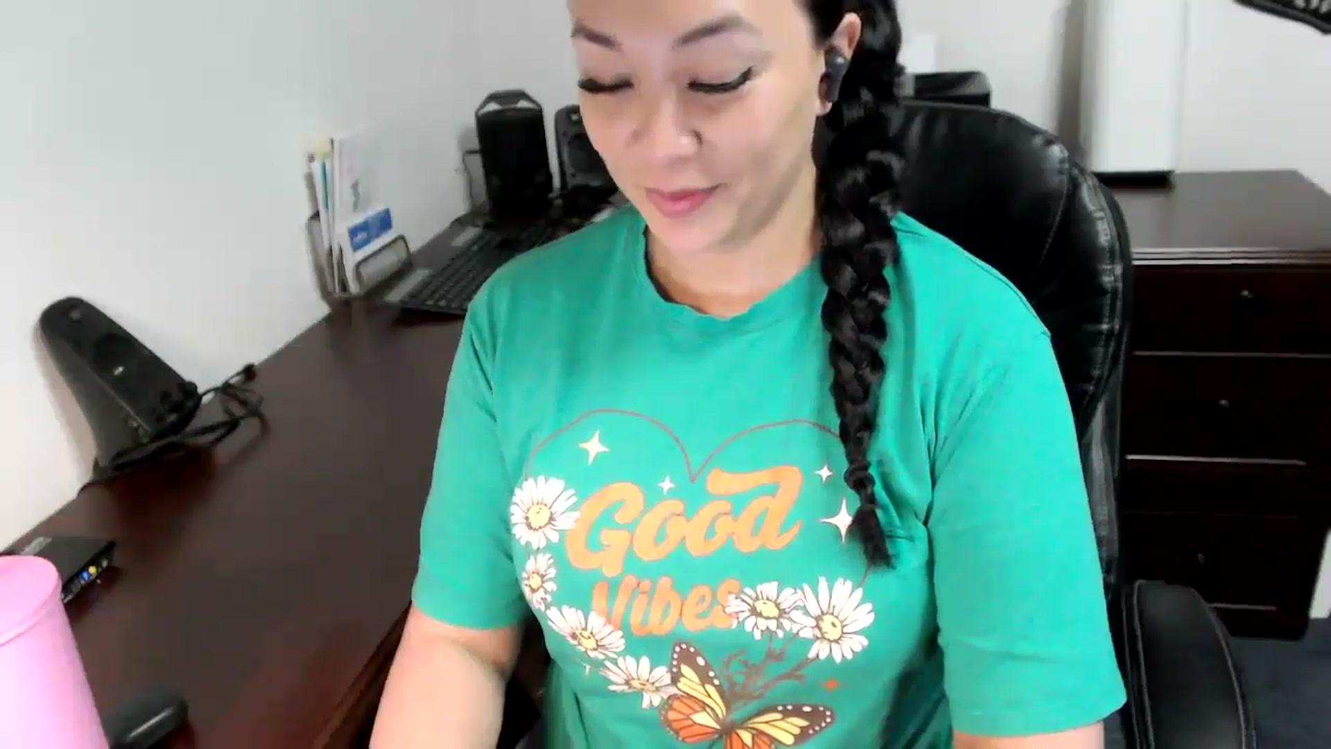 Gallery image thumbnail from MickaylaMoon's myfreecams stream on, 05/09/2024, 16:23 image 10 of 20