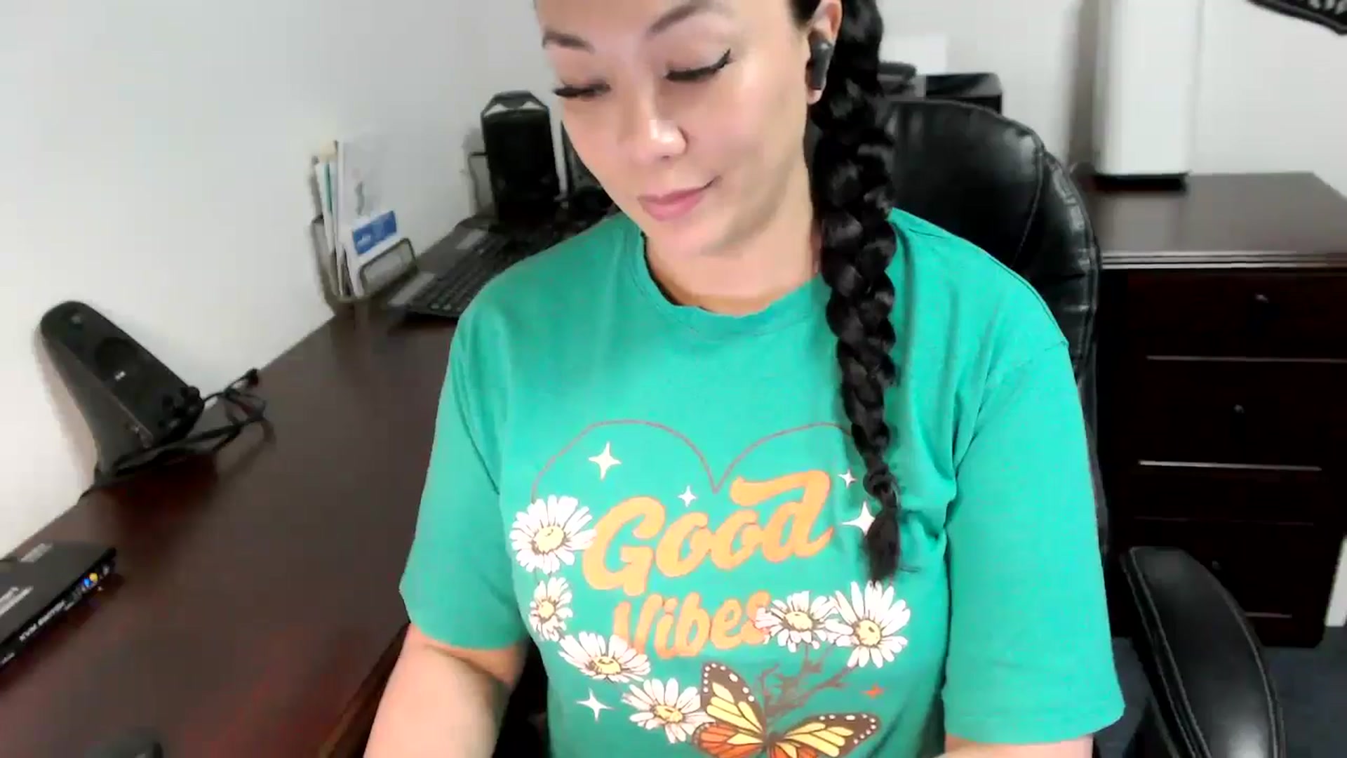 Gallery image thumbnail from MickaylaMoon's myfreecams stream on, 05/09/2024, 16:23 image 9 of 20