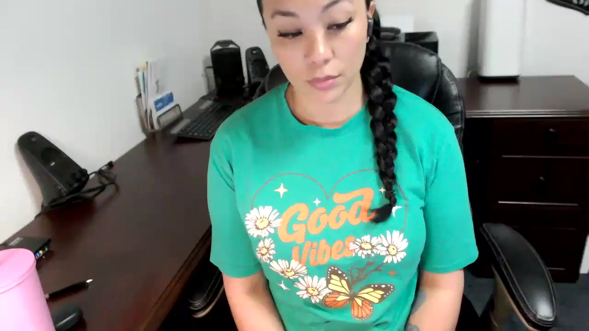 Gallery image thumbnail from MickaylaMoon's myfreecams stream on, 05/09/2024, 16:23 image 19 of 20