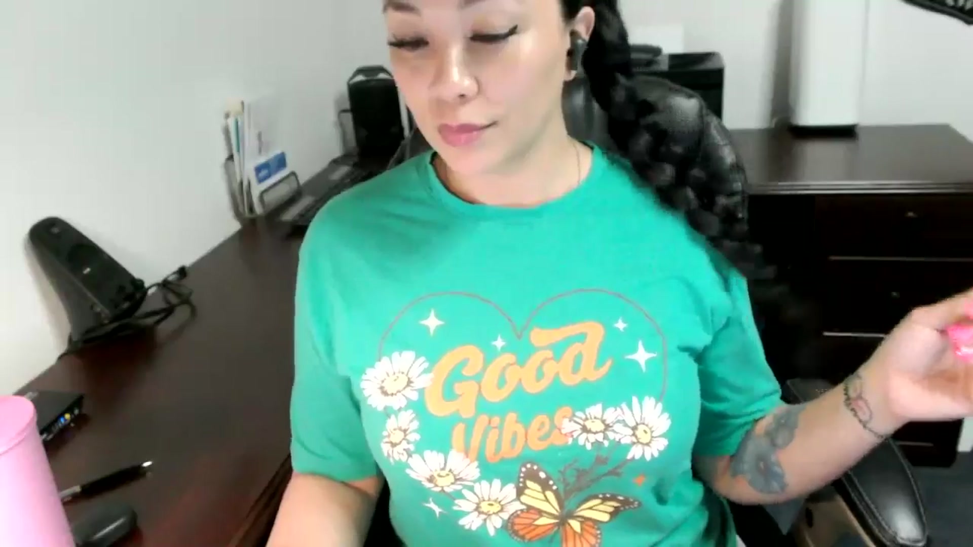 Gallery image thumbnail from MickaylaMoon's myfreecams stream on, 05/09/2024, 16:37 image 8 of 20