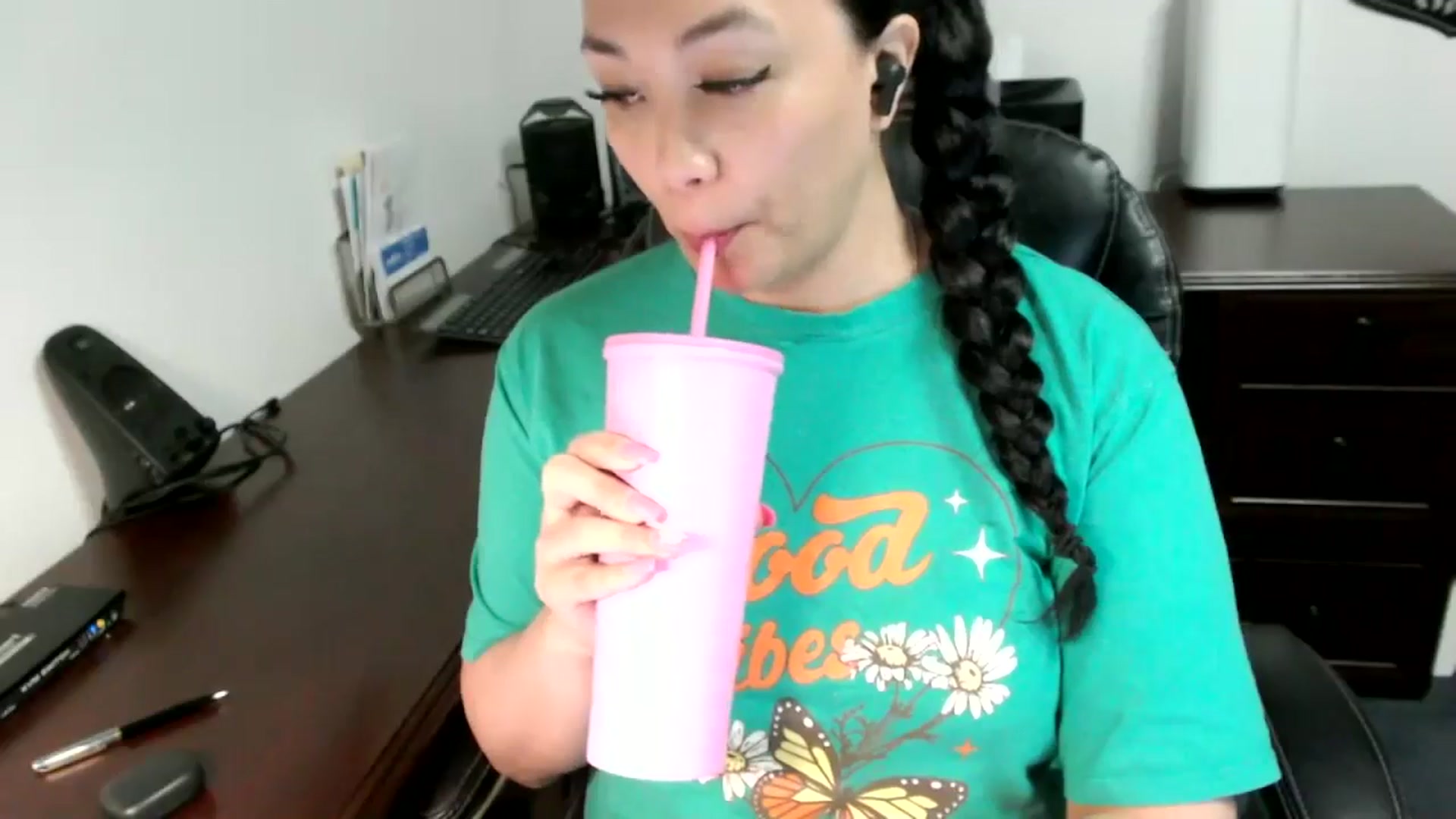 Gallery image thumbnail from MickaylaMoon's myfreecams stream on, 05/09/2024, 16:37 image 2 of 20