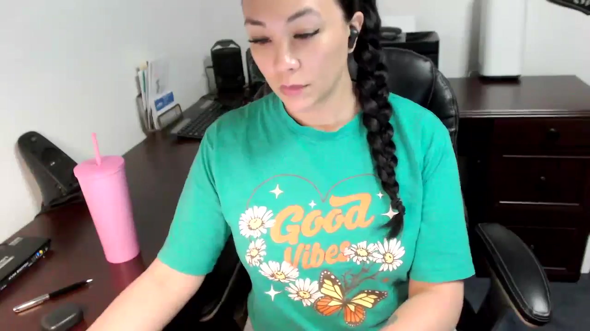 Gallery image thumbnail from MickaylaMoon's myfreecams stream on, 05/09/2024, 17:34 image 2 of 20