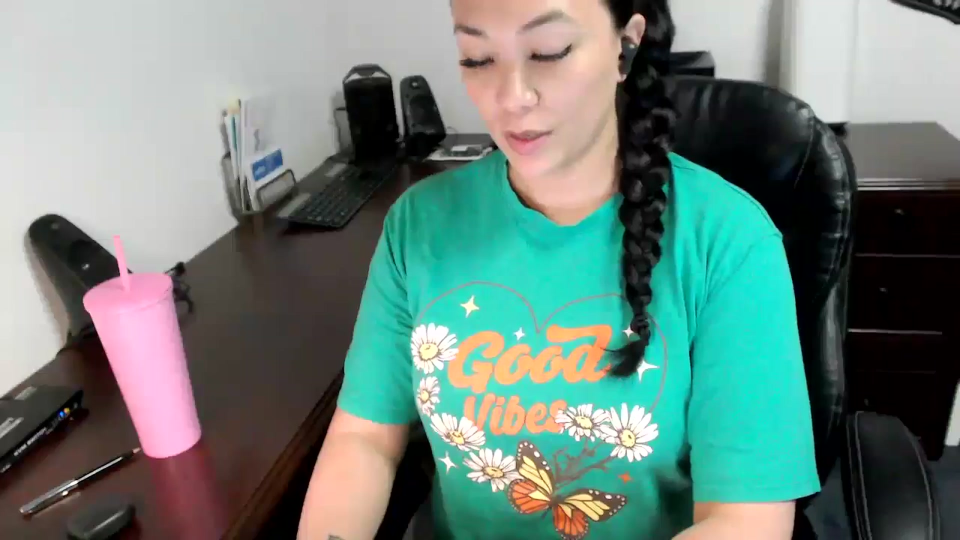 Gallery image thumbnail from MickaylaMoon's myfreecams stream on, 05/09/2024, 17:34 image 11 of 20