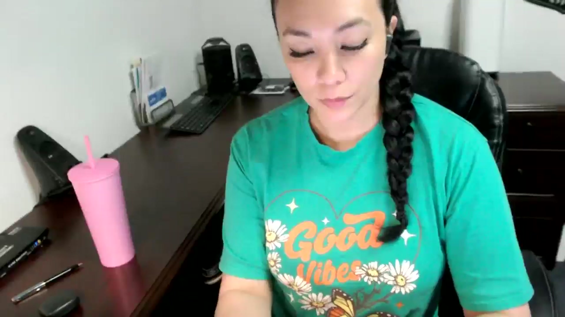 Gallery image thumbnail from MickaylaMoon's myfreecams stream on, 05/09/2024, 17:34 image 18 of 20