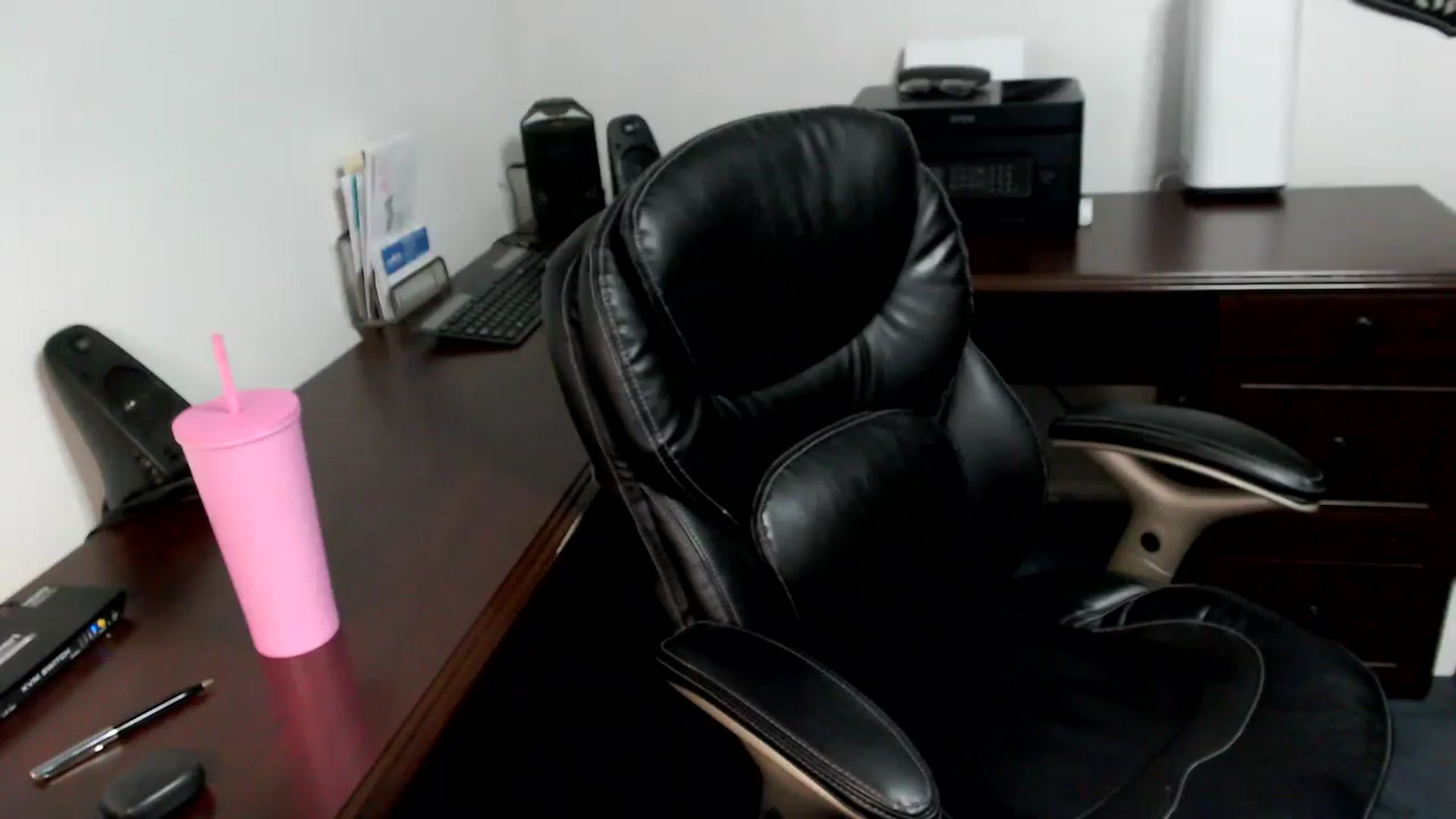 Gallery image thumbnail from MickaylaMoon's myfreecams stream on, 05/09/2024, 17:34 image 14 of 20