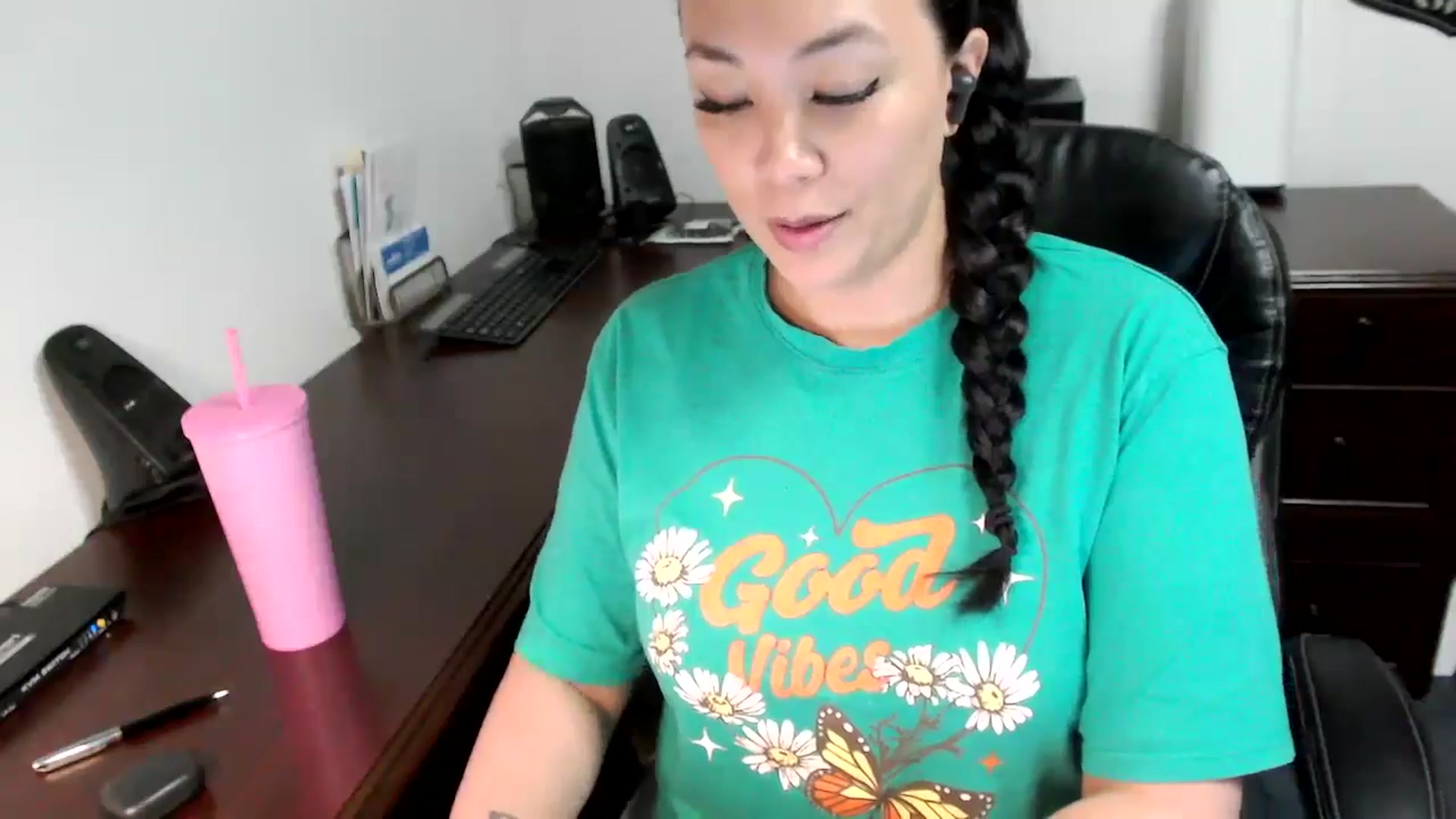 Gallery image thumbnail from MickaylaMoon's myfreecams stream on, 05/09/2024, 17:34 image 5 of 20