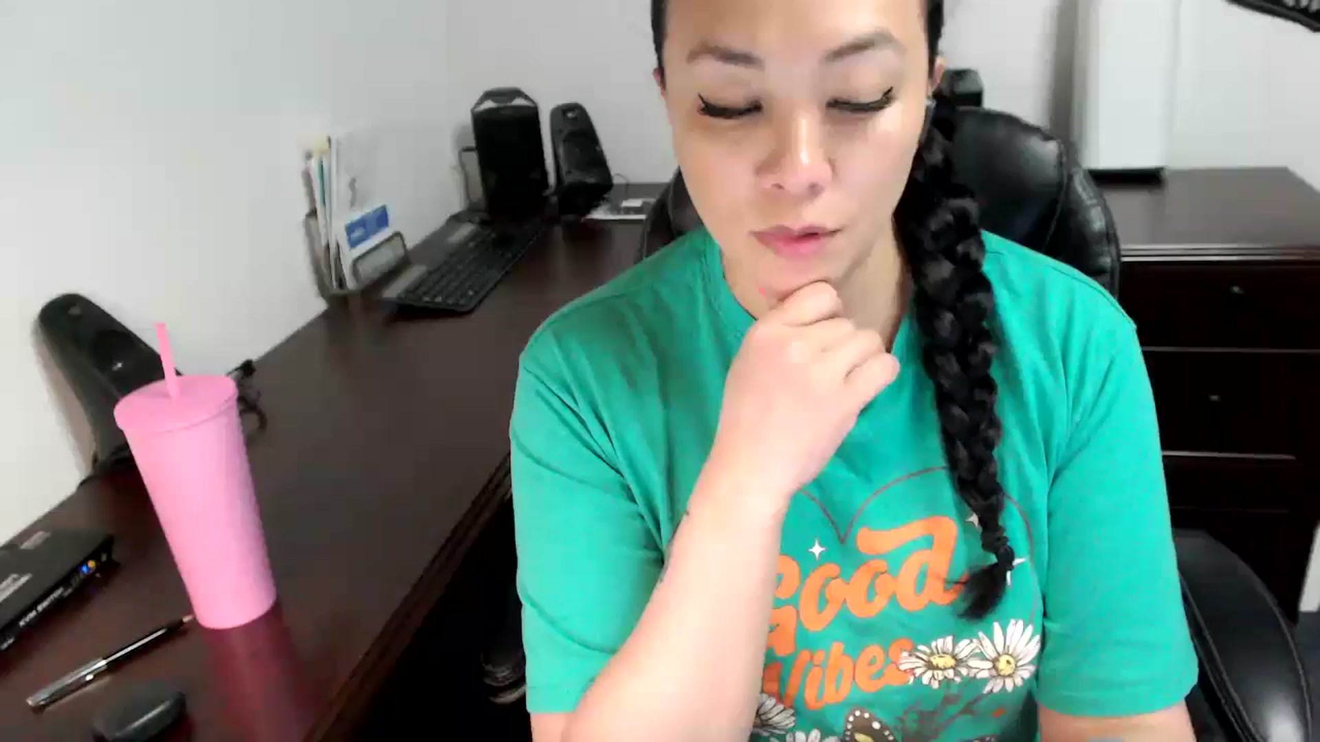 Gallery image thumbnail from MickaylaMoon's myfreecams stream on, 05/09/2024, 17:34 image 9 of 20
