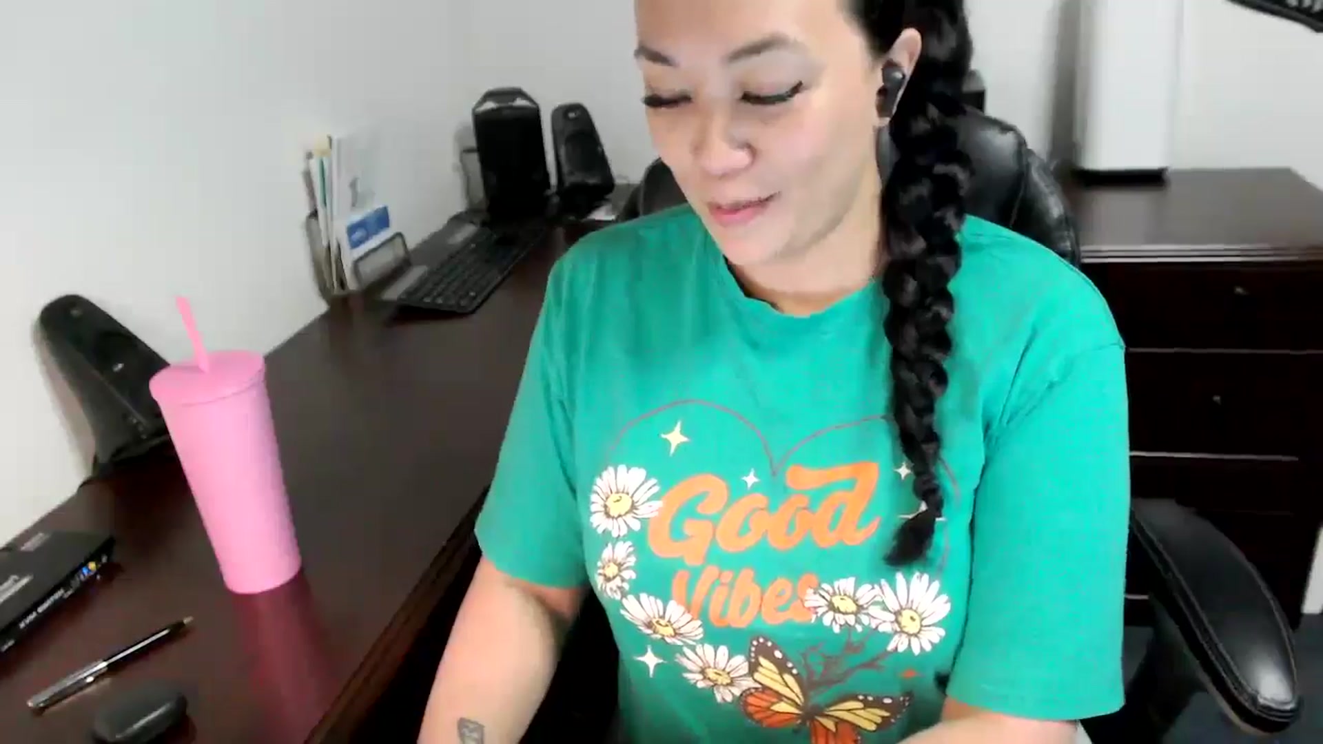 Gallery image thumbnail from MickaylaMoon's myfreecams stream on, 05/09/2024, 17:34 image 20 of 20