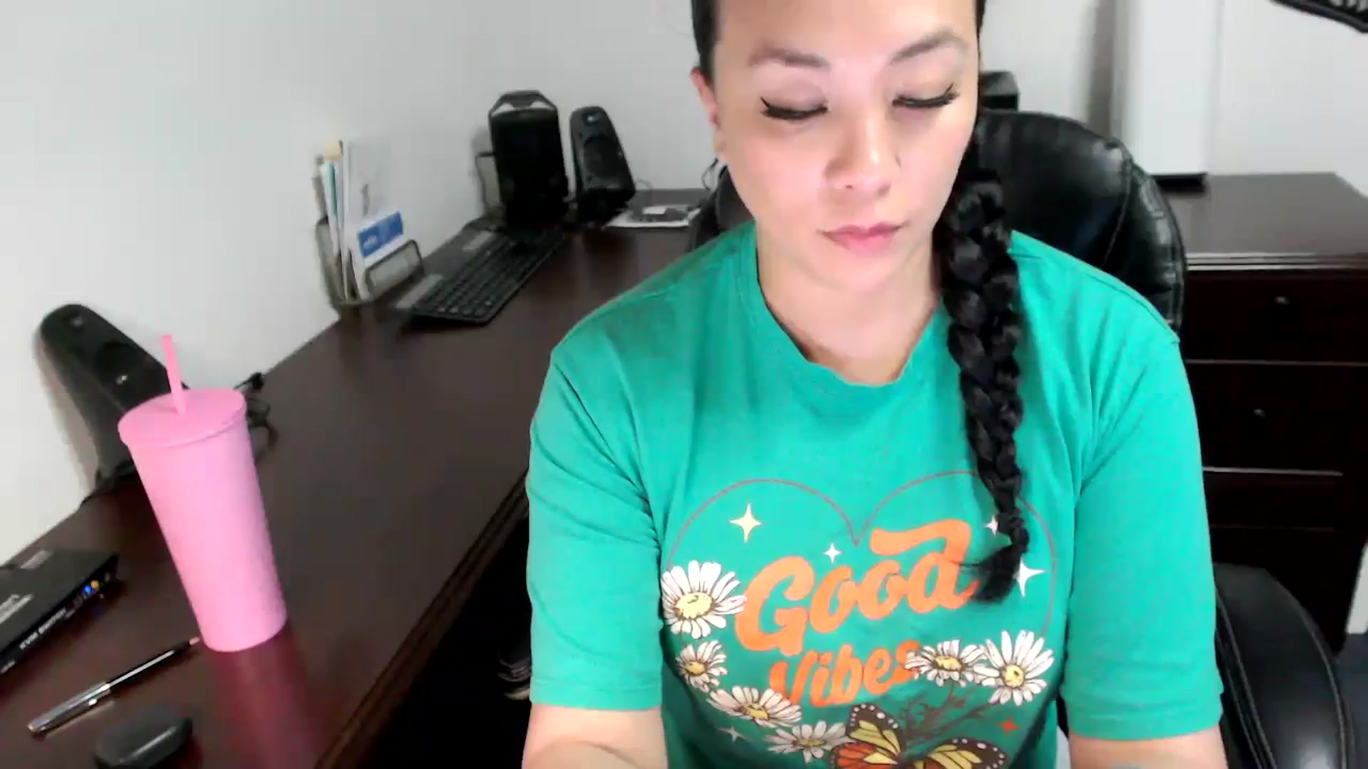 Gallery image thumbnail from MickaylaMoon's myfreecams stream on, 05/09/2024, 17:34 image 10 of 20