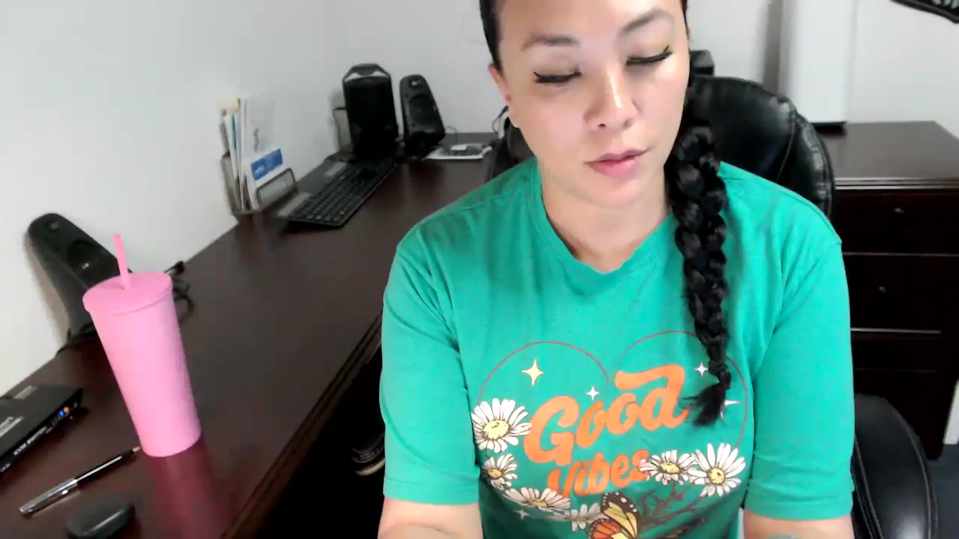 Gallery image thumbnail from MickaylaMoon's myfreecams stream on, 05/09/2024, 17:34 image 8 of 20