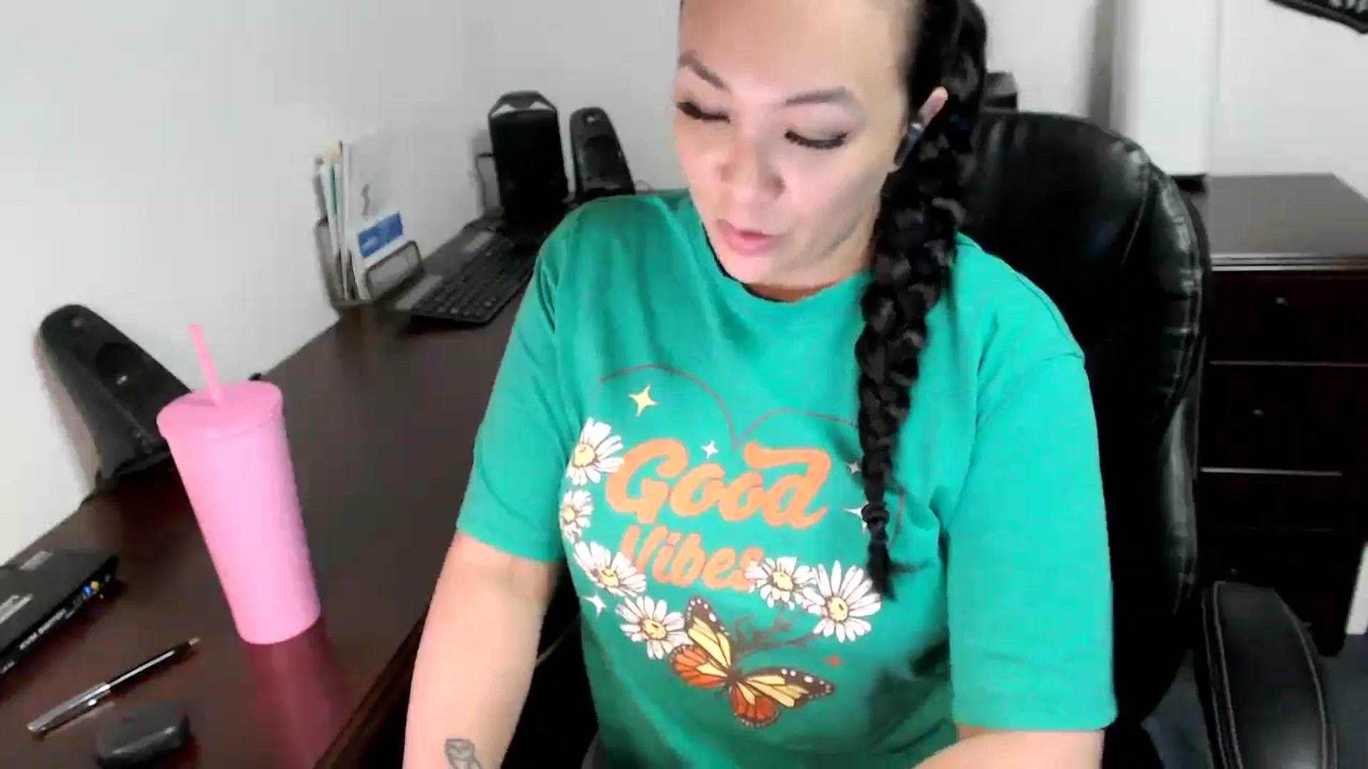 Gallery image thumbnail from MickaylaMoon's myfreecams stream on, 05/09/2024, 18:55 image 8 of 20