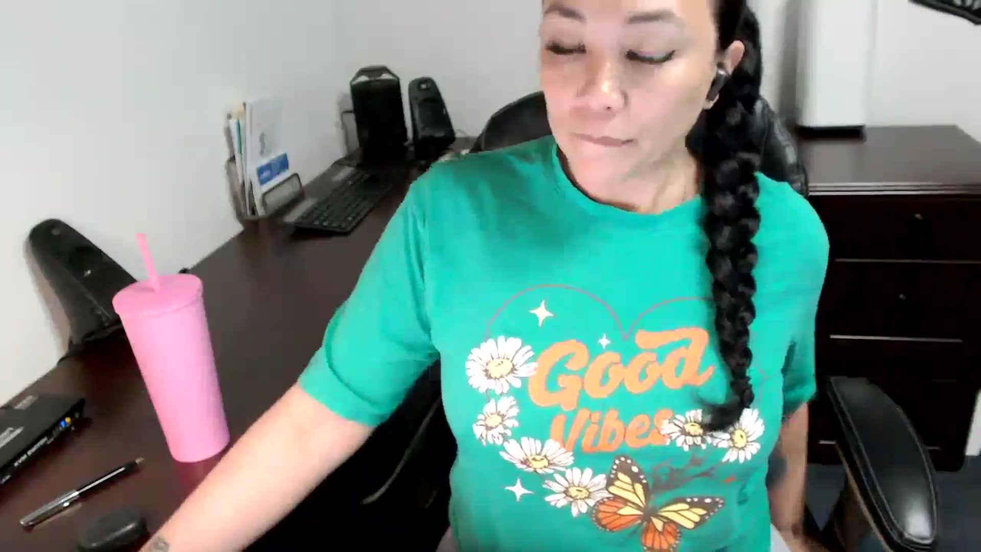 Gallery image thumbnail from MickaylaMoon's myfreecams stream on, 05/09/2024, 18:55 image 10 of 20