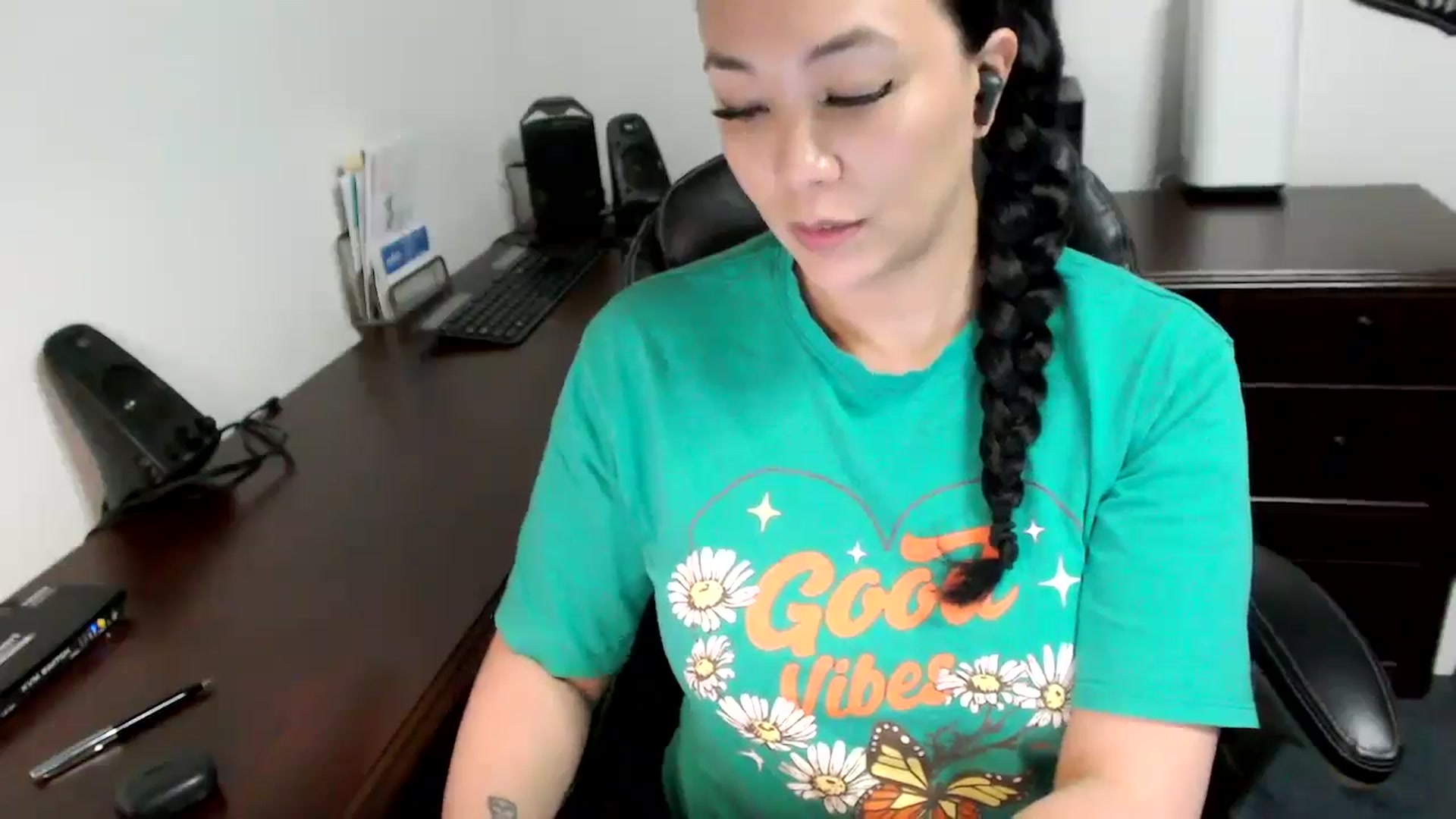 Gallery image thumbnail from MickaylaMoon's myfreecams stream on, 05/09/2024, 18:55 image 12 of 20