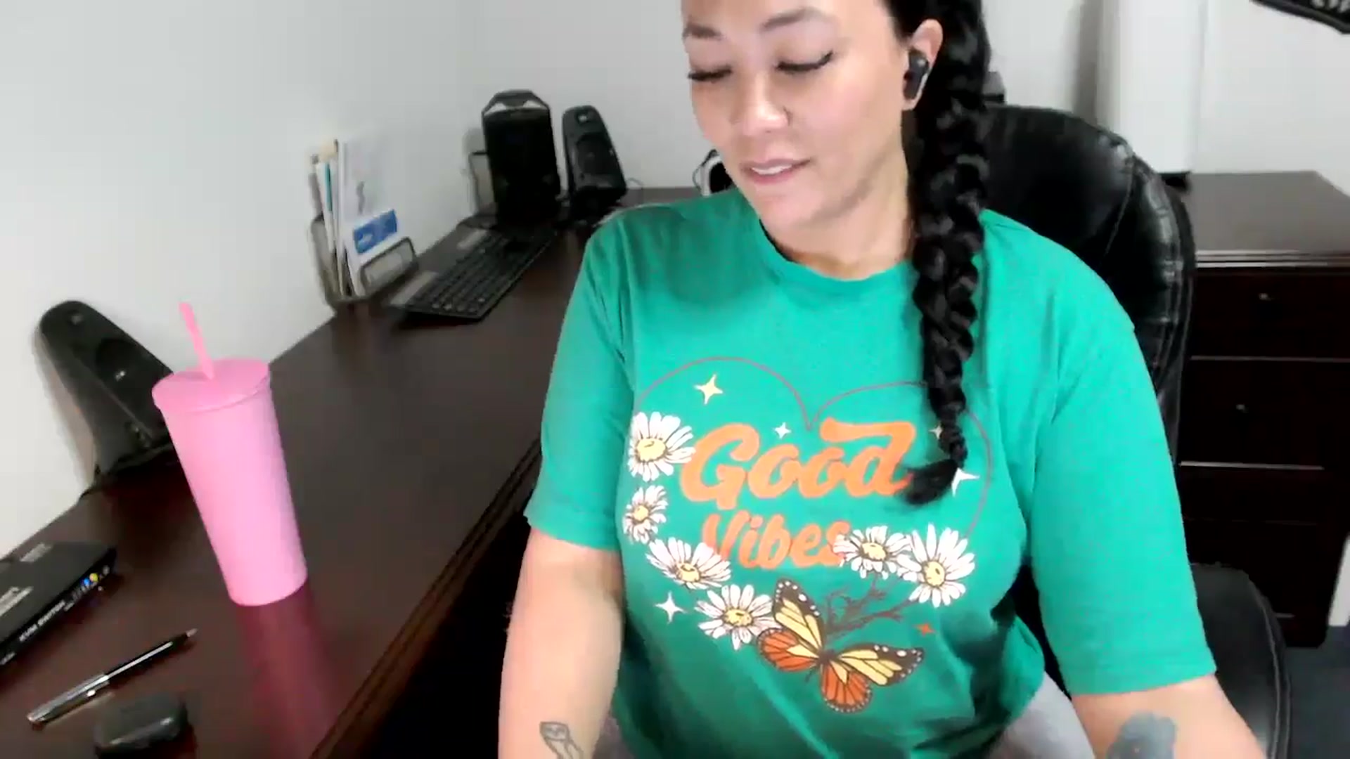 Gallery image thumbnail from MickaylaMoon's myfreecams stream on, 05/09/2024, 18:55 image 6 of 20