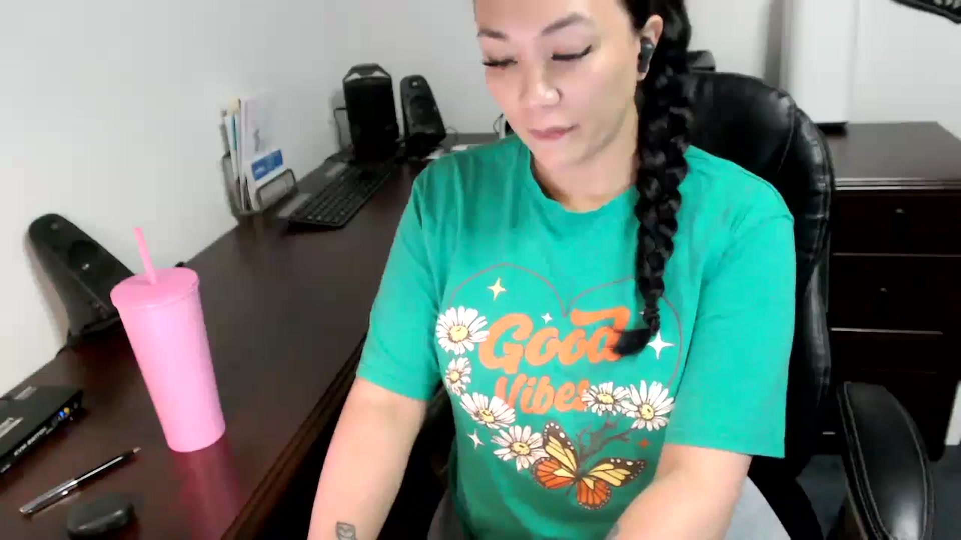 Gallery image thumbnail from MickaylaMoon's myfreecams stream on, 05/09/2024, 18:55 image 7 of 20