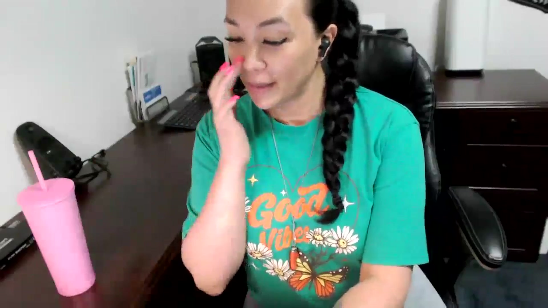 Gallery image thumbnail from MickaylaMoon's myfreecams stream on, 05/09/2024, 20:14 image 19 of 20