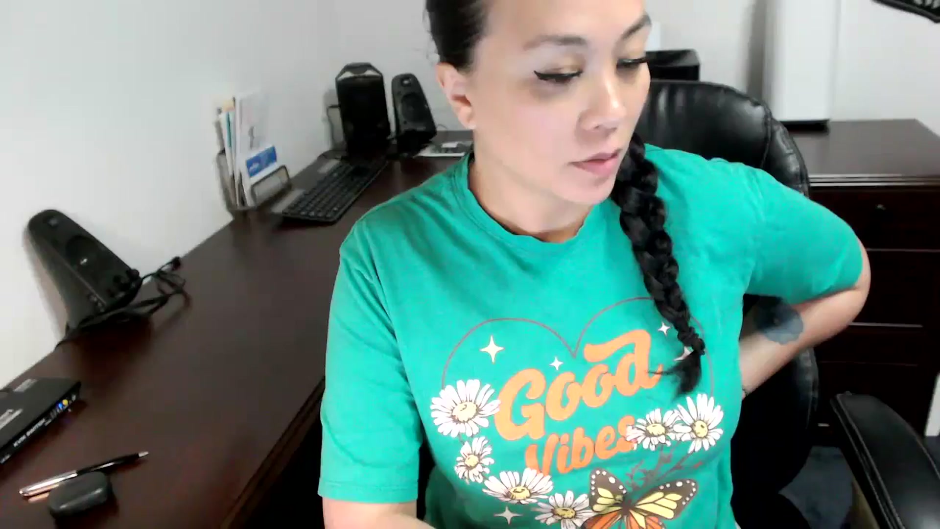 Gallery image thumbnail from MickaylaMoon's myfreecams stream on, 05/09/2024, 20:14 image 5 of 20