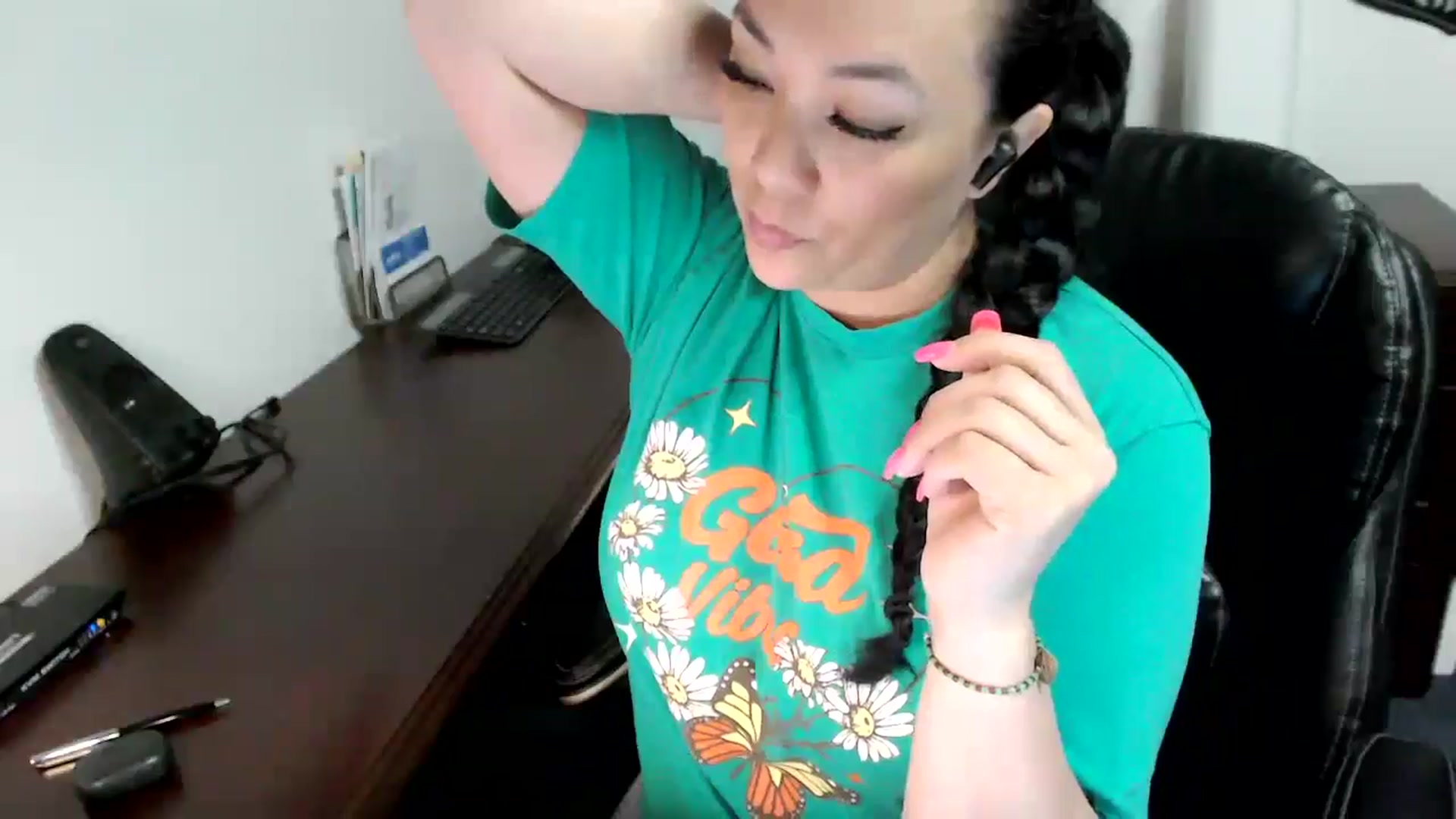 Gallery image thumbnail from MickaylaMoon's myfreecams stream on, 05/09/2024, 20:14 image 8 of 20