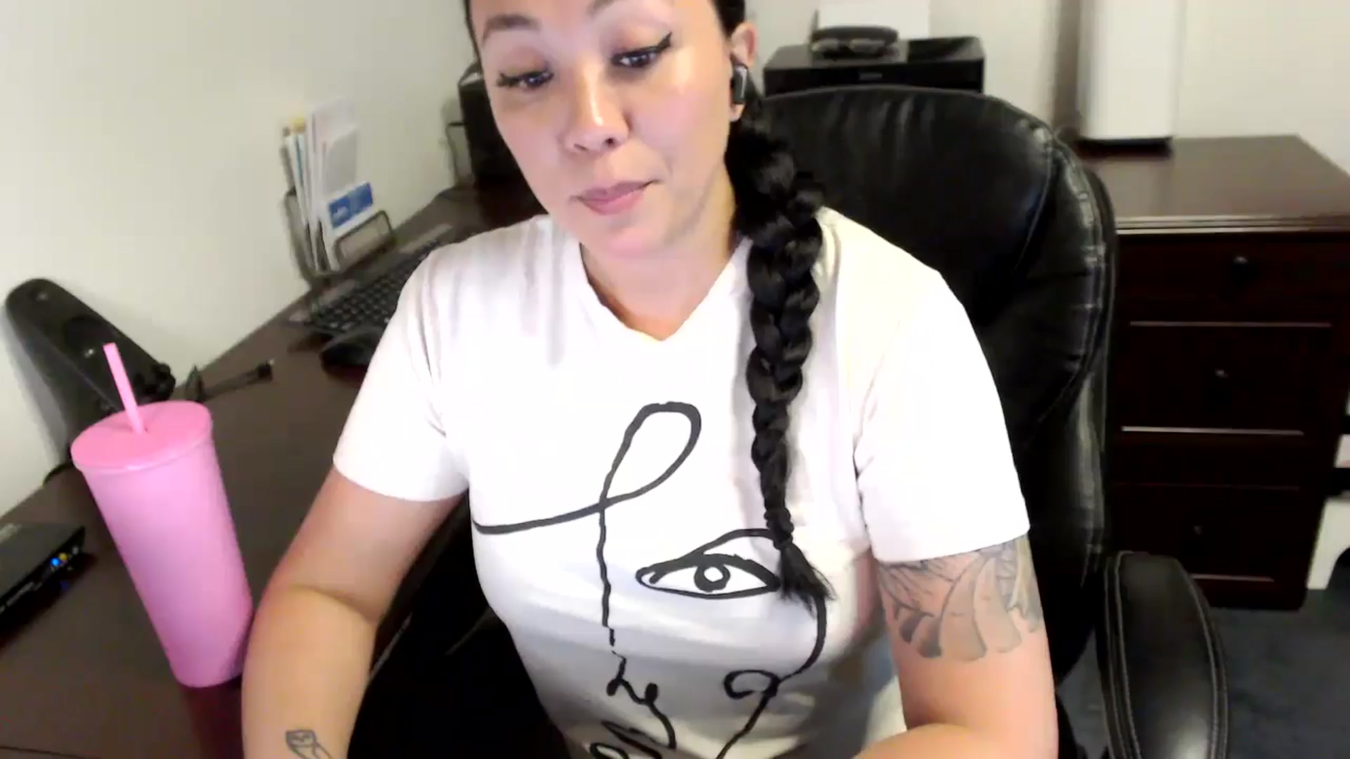Gallery image thumbnail from MickaylaMoon's myfreecams stream on, 05/10/2024, 15:54 image 18 of 20