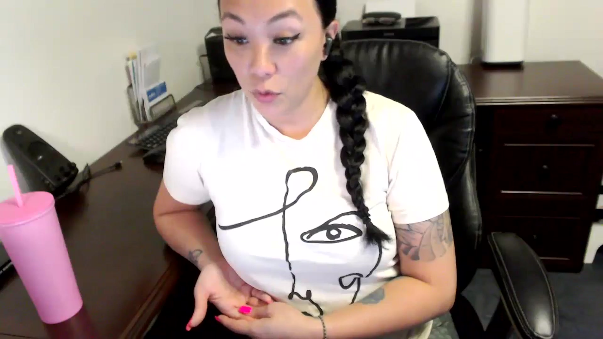 Gallery image thumbnail from MickaylaMoon's myfreecams stream on, 05/10/2024, 15:54 image 20 of 20