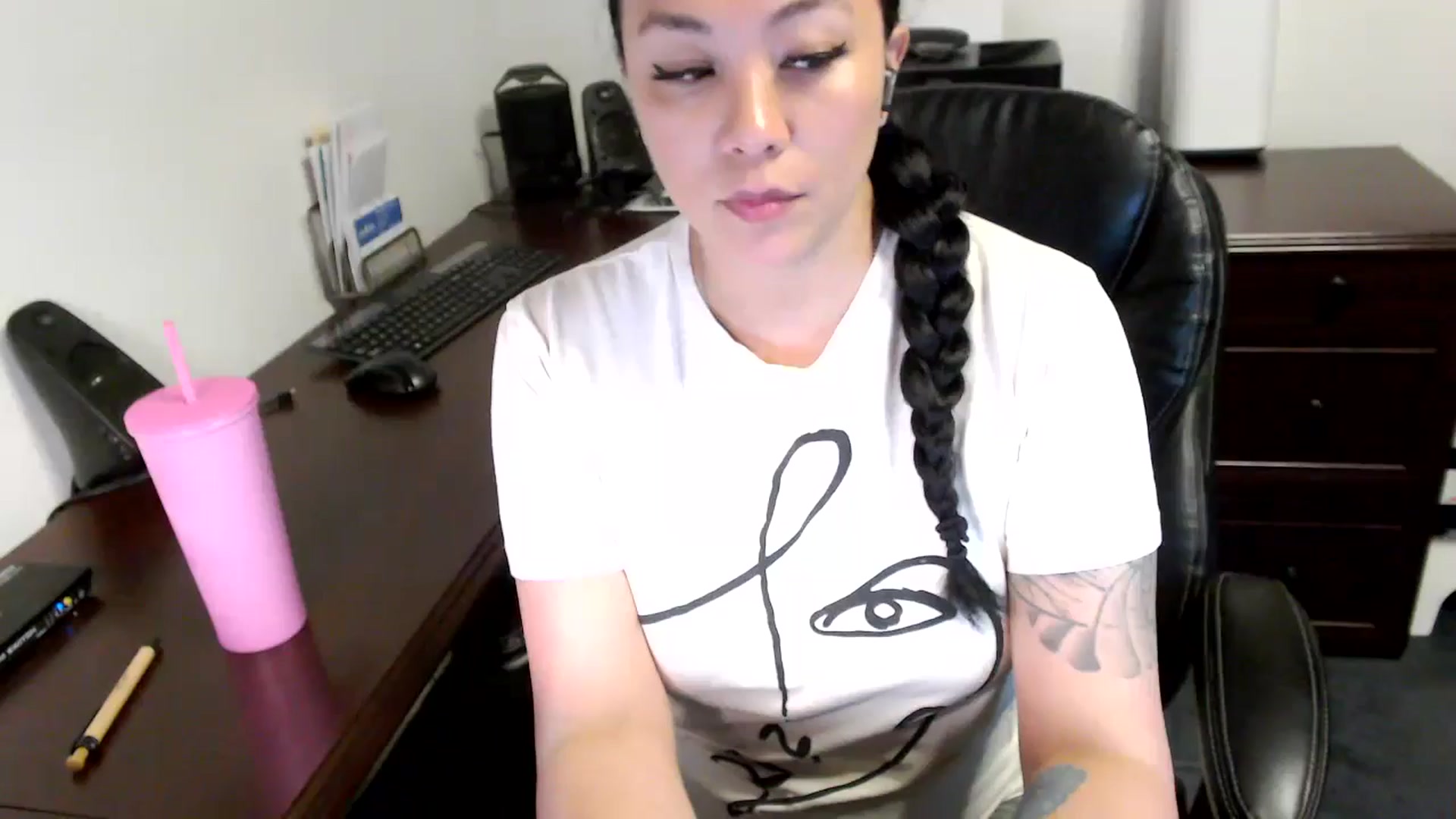 Gallery image thumbnail from MickaylaMoon's myfreecams stream on, 05/10/2024, 15:54 image 7 of 20