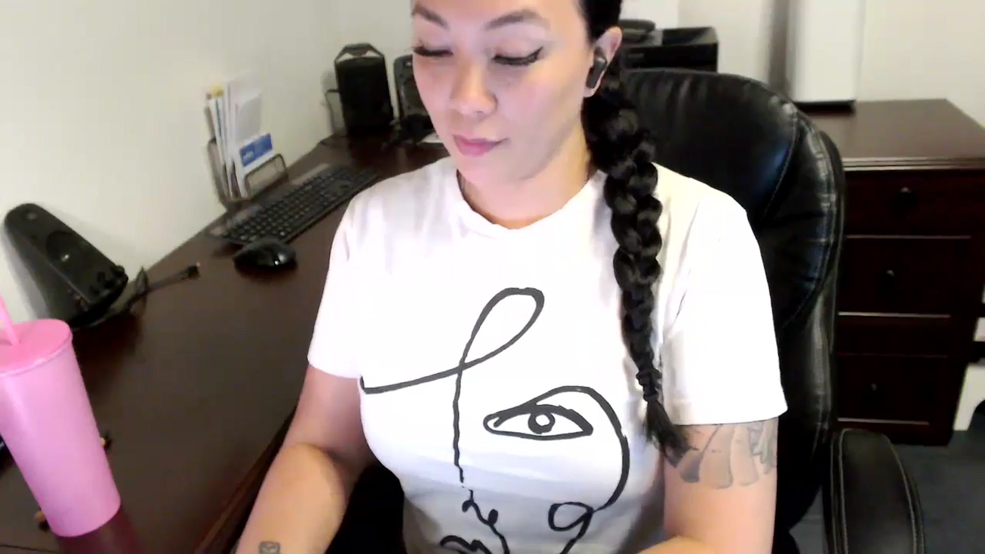 Gallery image thumbnail from MickaylaMoon's myfreecams stream on, 05/10/2024, 15:54 image 11 of 20