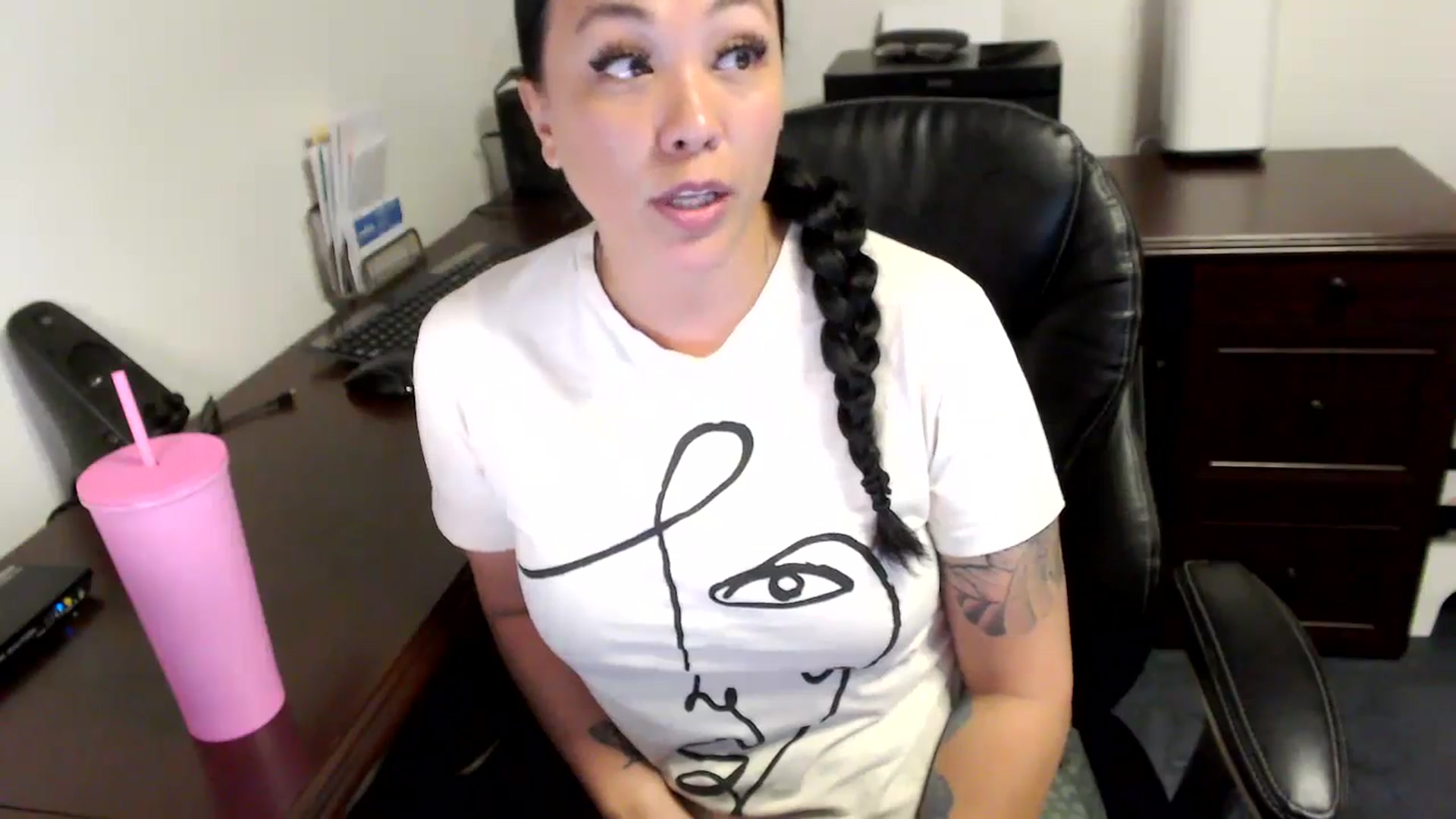 Gallery image thumbnail from MickaylaMoon's myfreecams stream on, 05/10/2024, 15:54 image 16 of 20