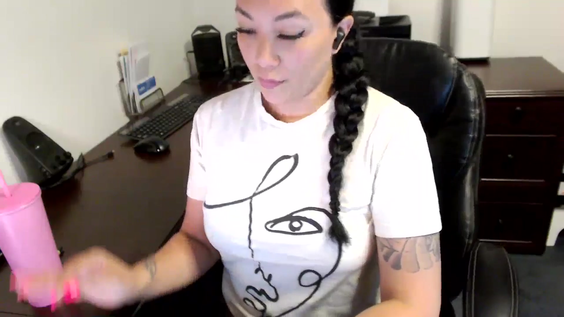 Gallery image thumbnail from MickaylaMoon's myfreecams stream on, 05/10/2024, 15:54 image 12 of 20