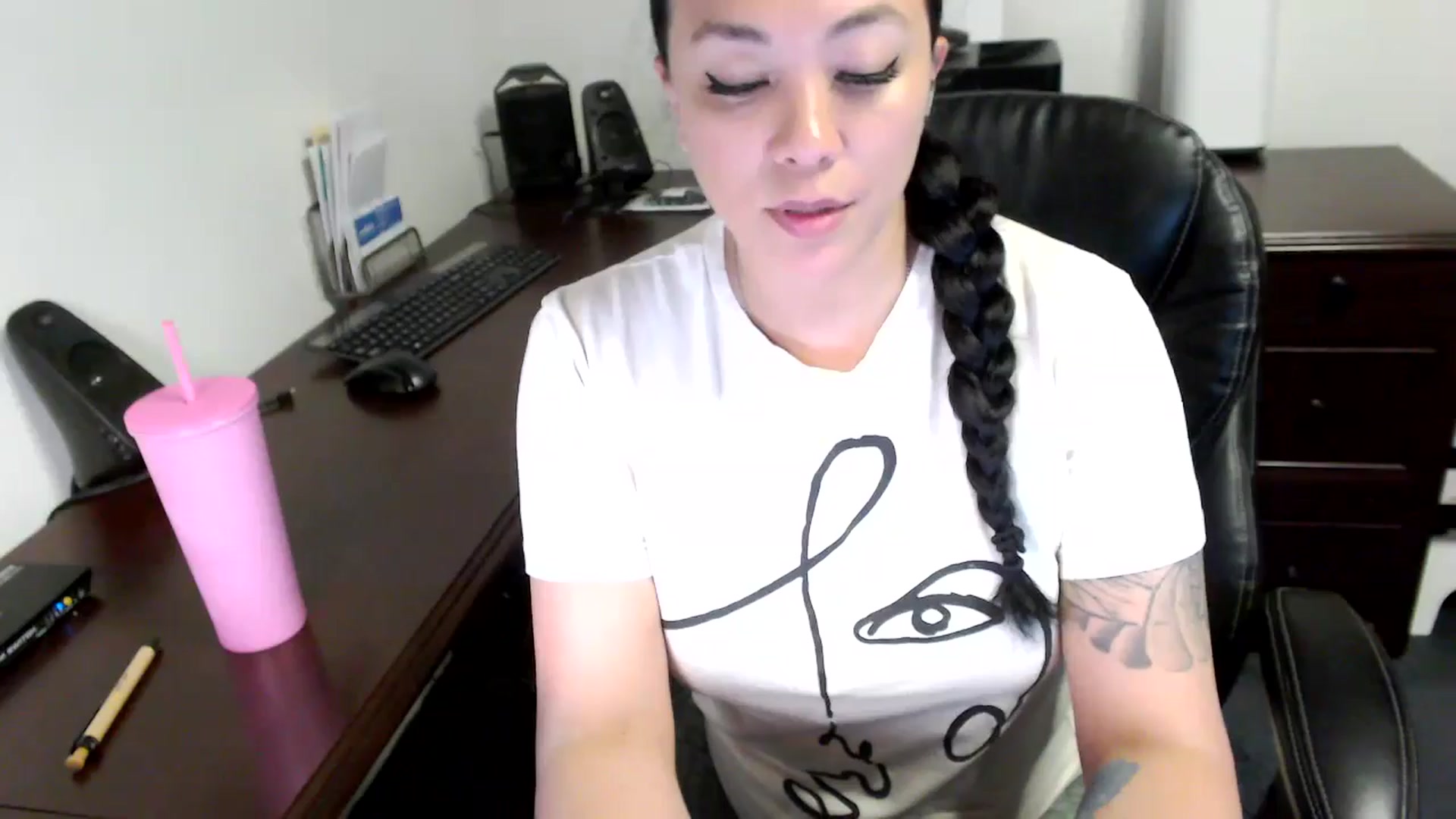 Gallery image thumbnail from MickaylaMoon's myfreecams stream on, 05/10/2024, 15:54 image 8 of 20