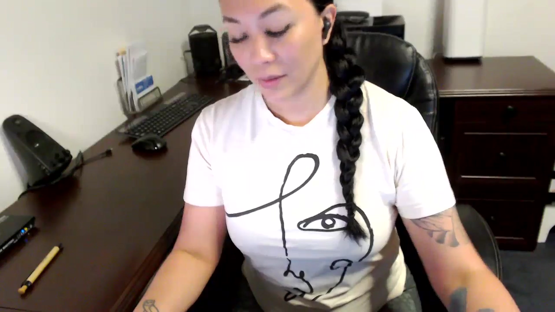 Gallery image thumbnail from MickaylaMoon's myfreecams stream on, 05/10/2024, 15:54 image 13 of 20