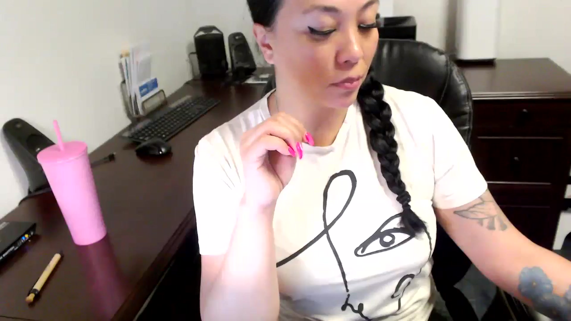 Gallery image thumbnail from MickaylaMoon's myfreecams stream on, 05/10/2024, 15:54 image 4 of 20