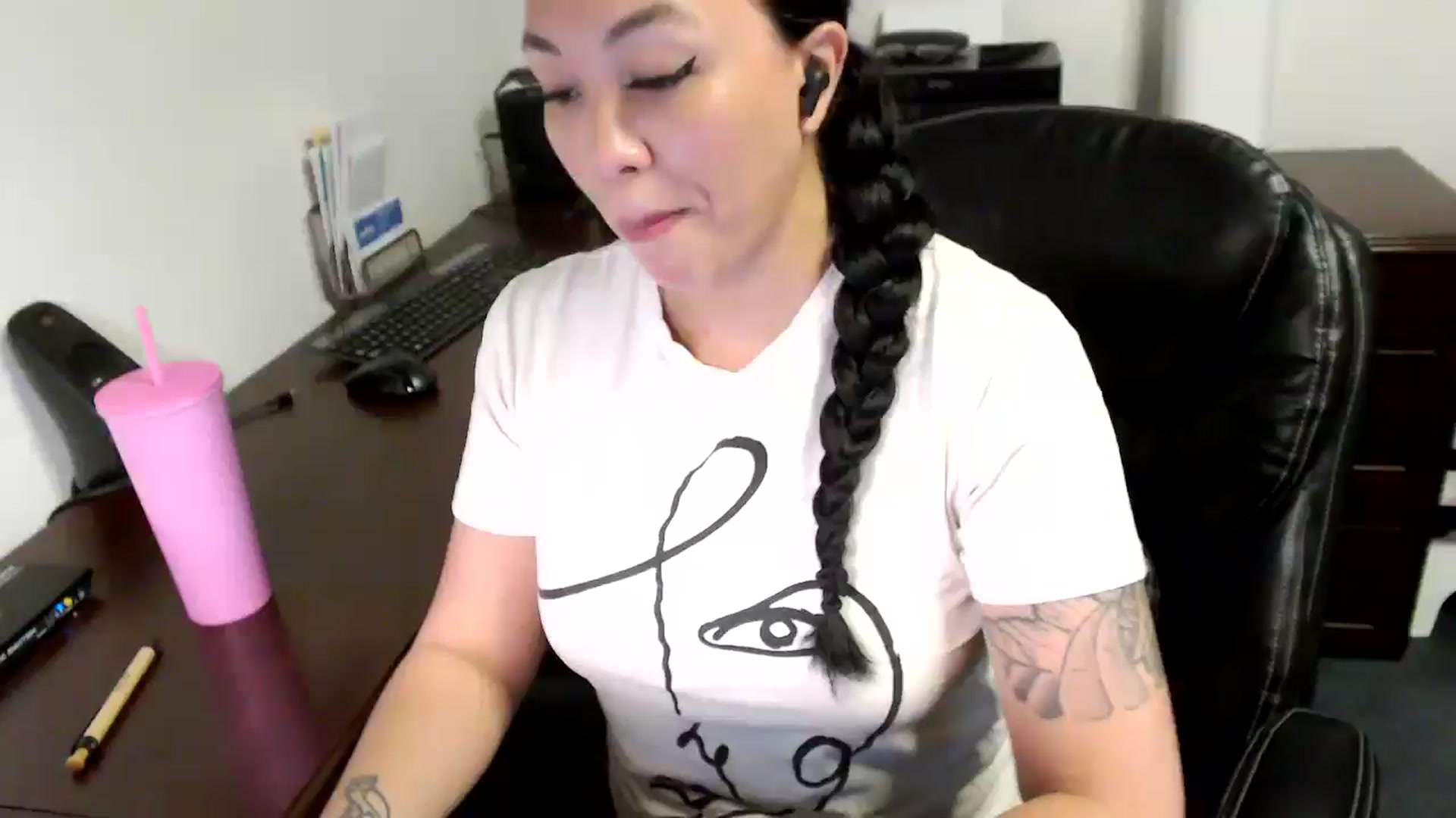 Gallery image thumbnail from MickaylaMoon's myfreecams stream on, 05/10/2024, 15:54 image 1 of 20