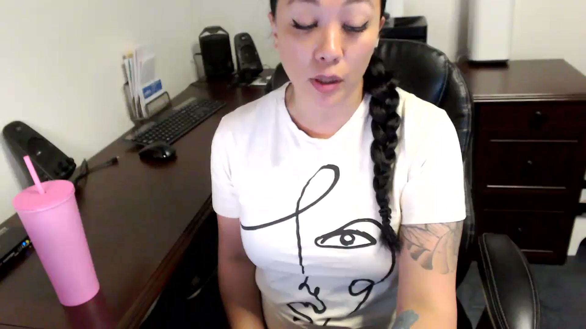 Gallery image thumbnail from MickaylaMoon's myfreecams stream on, 05/10/2024, 15:54 image 14 of 20