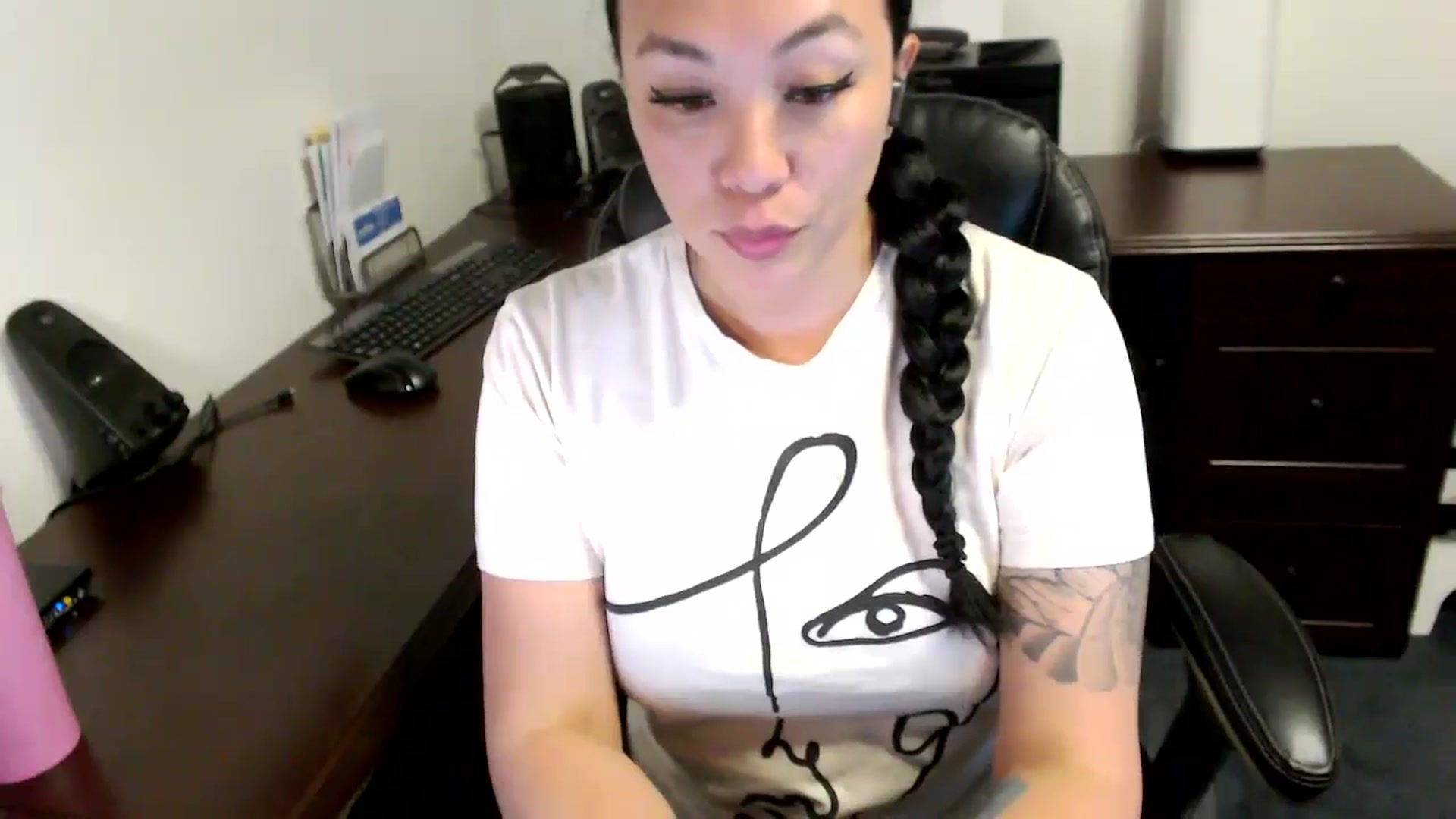 Gallery image thumbnail from MickaylaMoon's myfreecams stream on, 05/10/2024, 16:27 image 3 of 20
