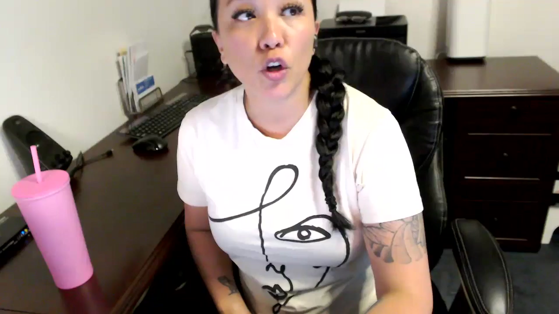 Gallery image thumbnail from MickaylaMoon's myfreecams stream on, 05/10/2024, 16:27 image 1 of 20