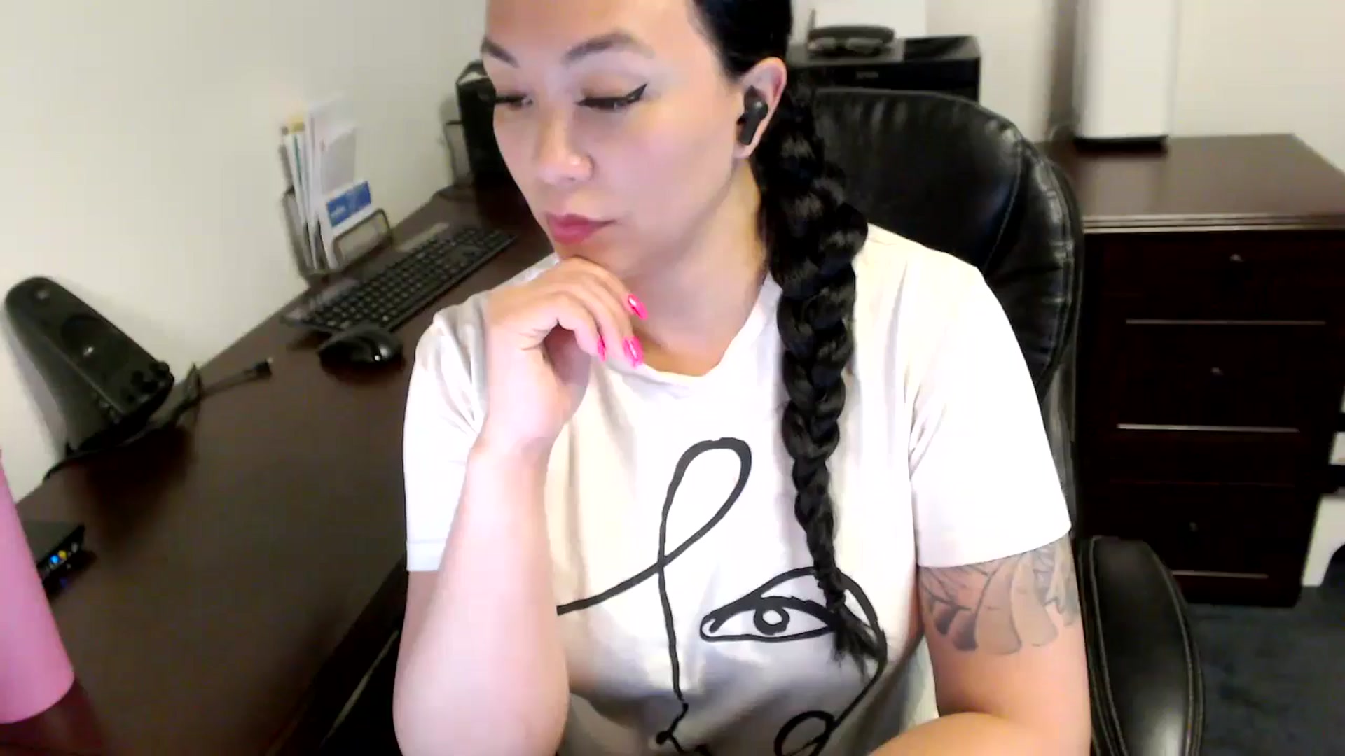Gallery image thumbnail from MickaylaMoon's myfreecams stream on, 05/10/2024, 16:27 image 10 of 20