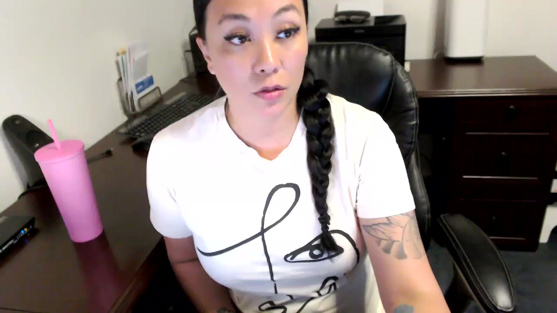 Gallery image thumbnail from MickaylaMoon's myfreecams stream on, 05/10/2024, 16:27 image 19 of 20