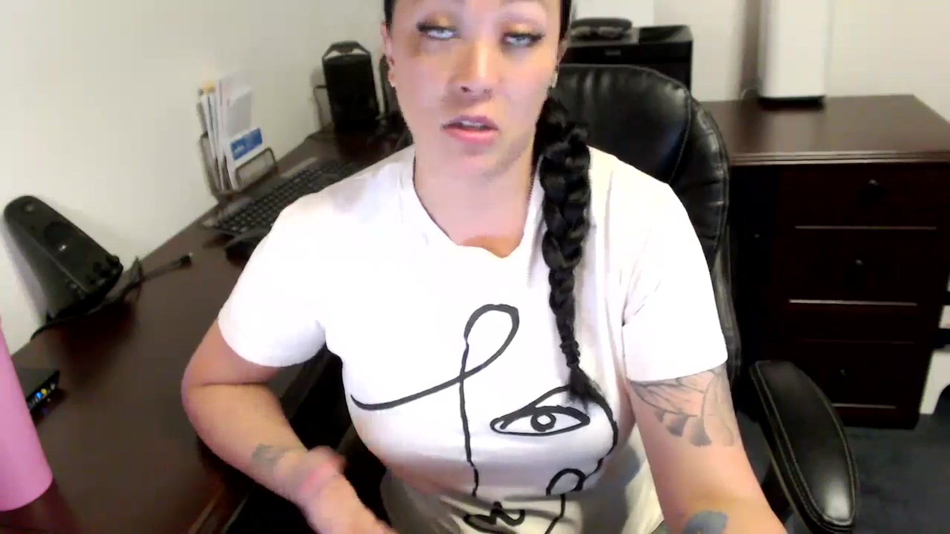 Gallery image thumbnail from MickaylaMoon's myfreecams stream on, 05/10/2024, 16:27 image 12 of 20