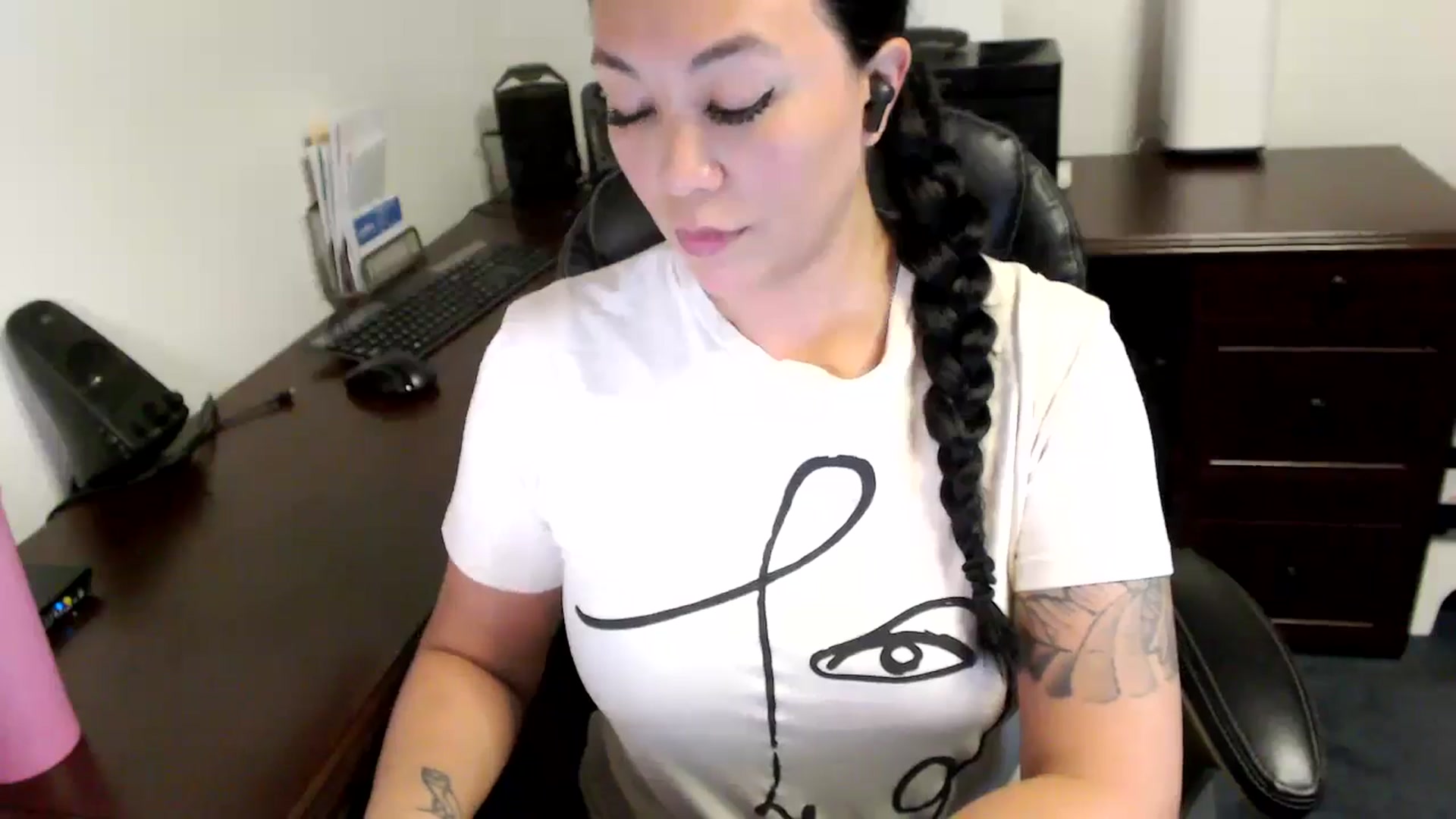 Gallery image thumbnail from MickaylaMoon's myfreecams stream on, 05/10/2024, 16:27 image 11 of 20