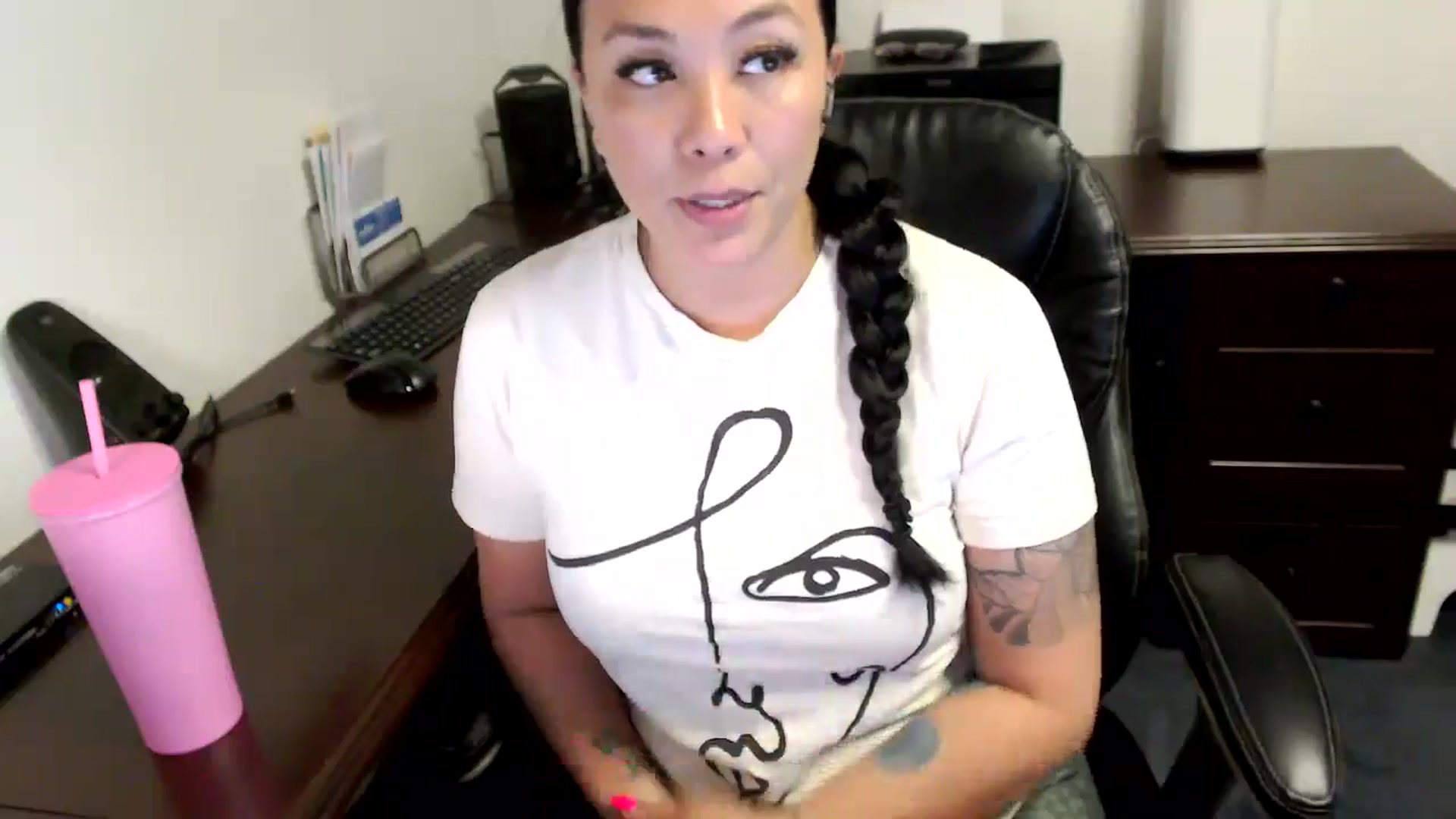 Gallery image thumbnail from MickaylaMoon's myfreecams stream on, 05/10/2024, 16:27 image 2 of 20