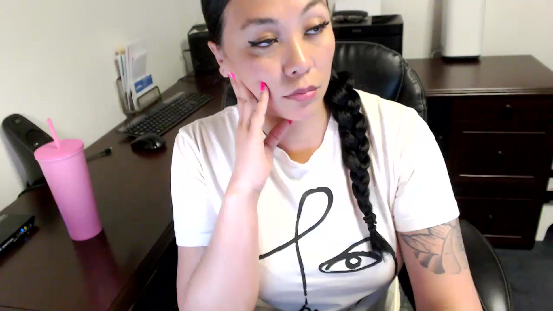 Gallery image thumbnail from MickaylaMoon's myfreecams stream on, 05/10/2024, 16:27 image 18 of 20