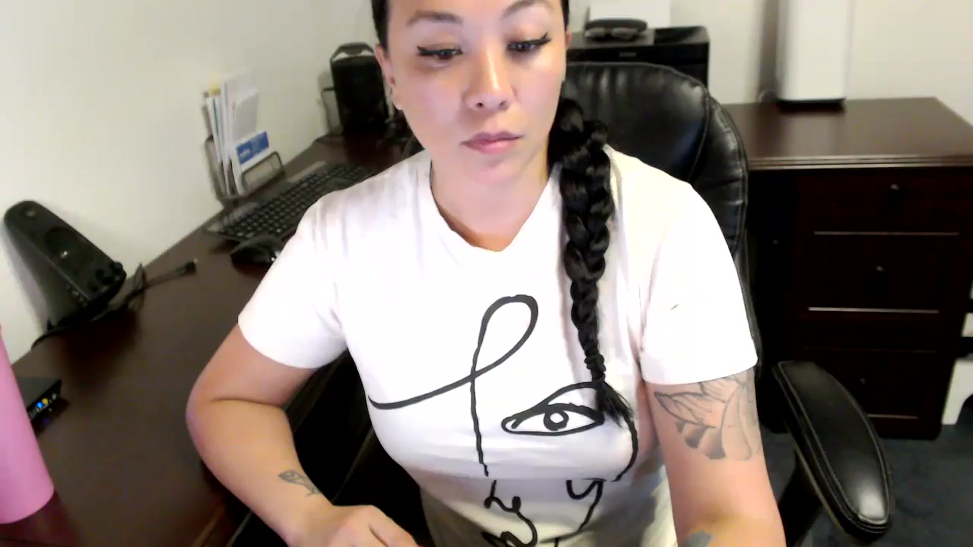 Gallery image thumbnail from MickaylaMoon's myfreecams stream on, 05/10/2024, 16:27 image 4 of 20