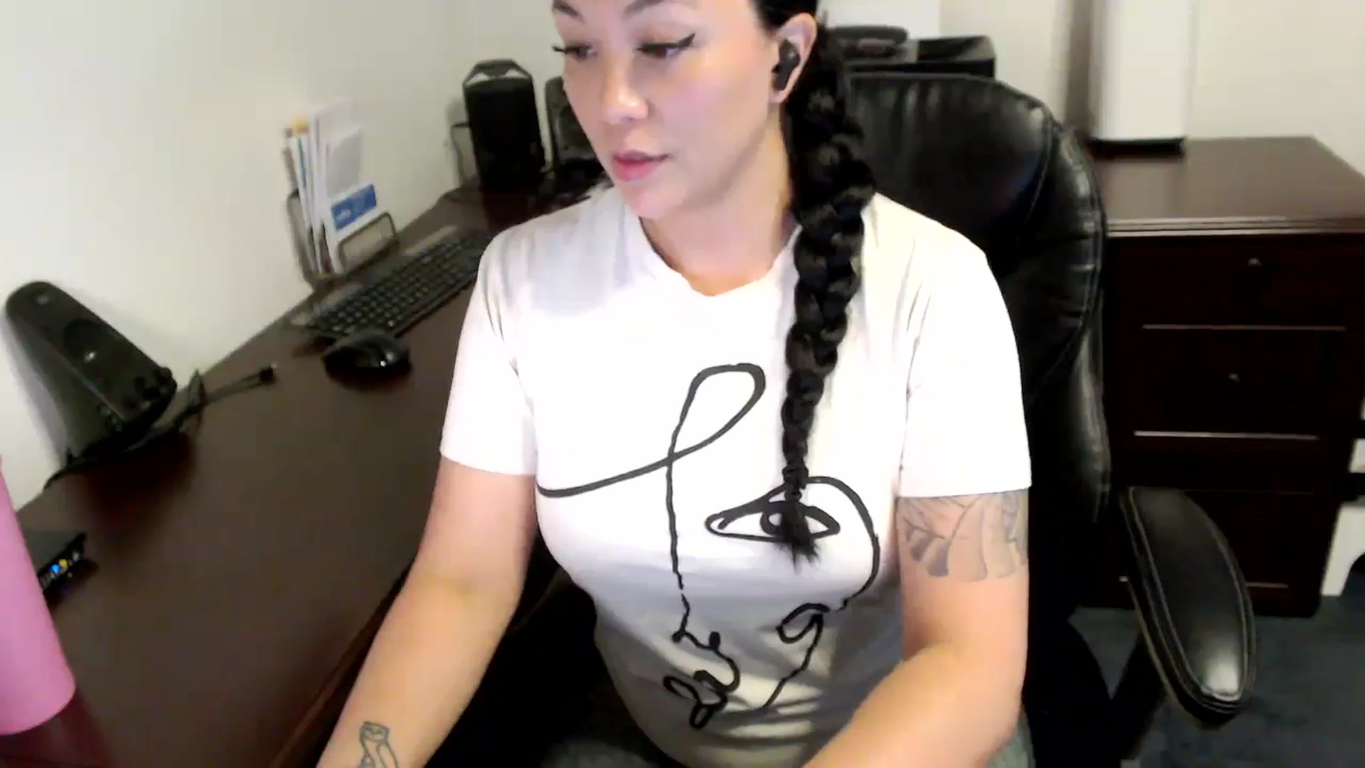 Gallery image thumbnail from MickaylaMoon's myfreecams stream on, 05/10/2024, 16:27 image 16 of 20