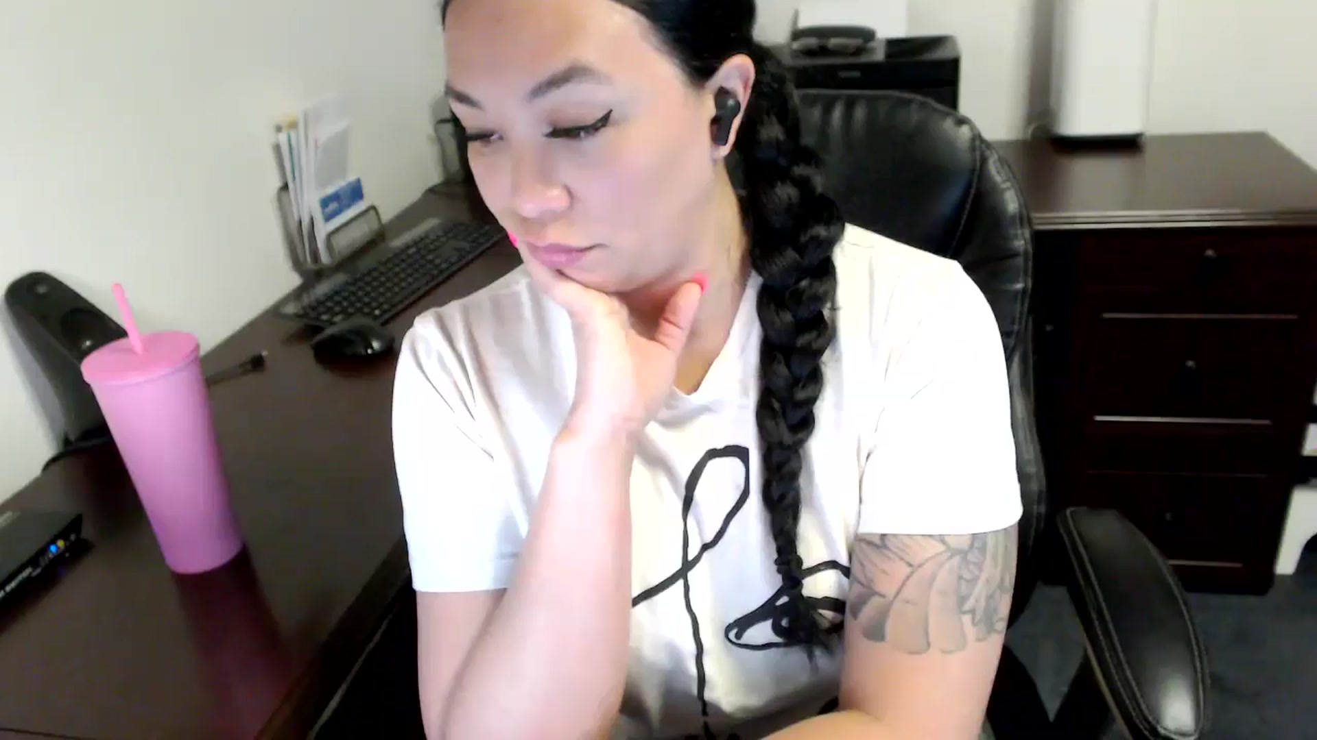 Gallery image thumbnail from MickaylaMoon's myfreecams stream on, 05/10/2024, 16:27 image 20 of 20