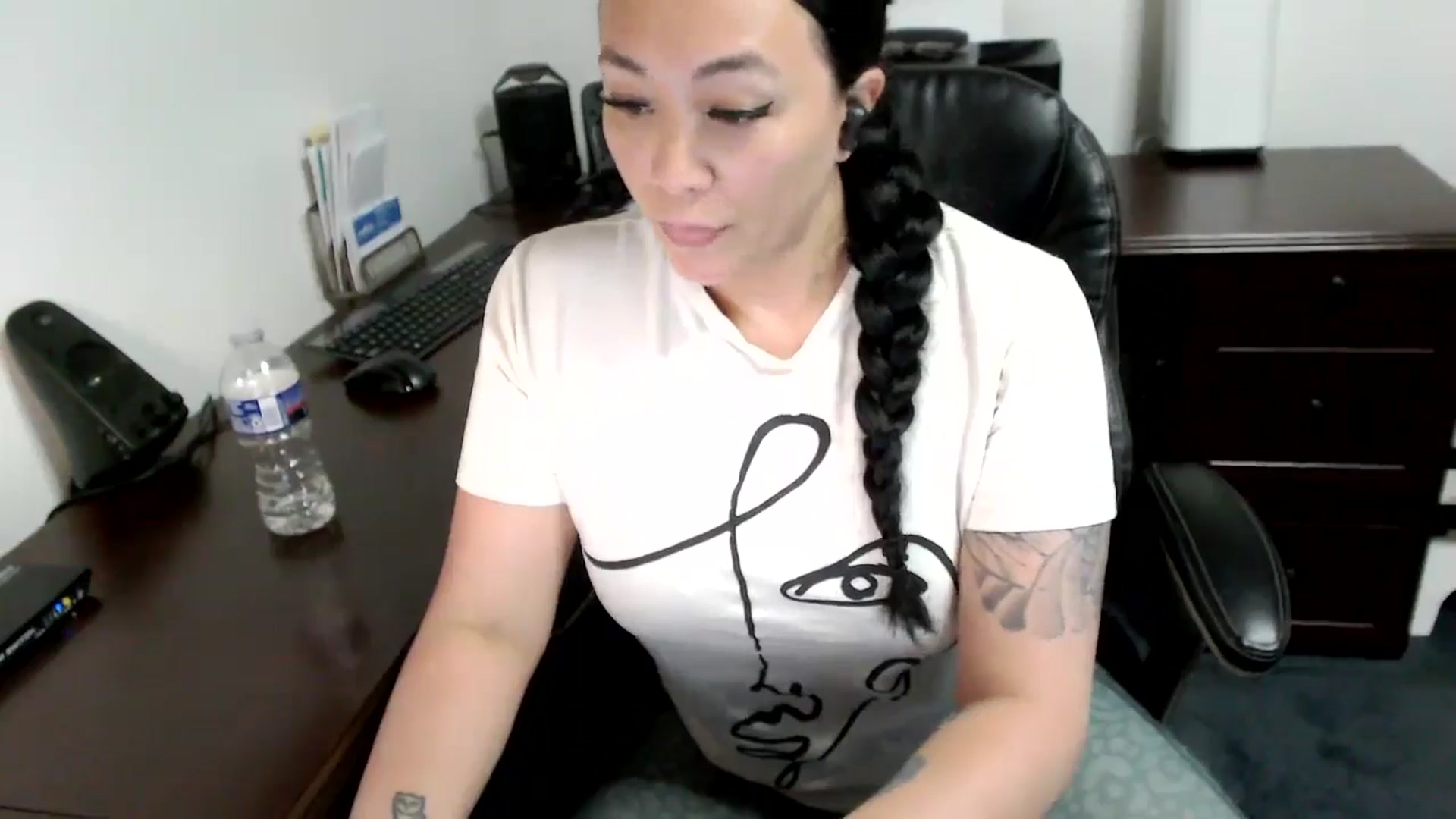 Gallery image thumbnail from MickaylaMoon's myfreecams stream on, 05/10/2024, 17:19 image 14 of 20