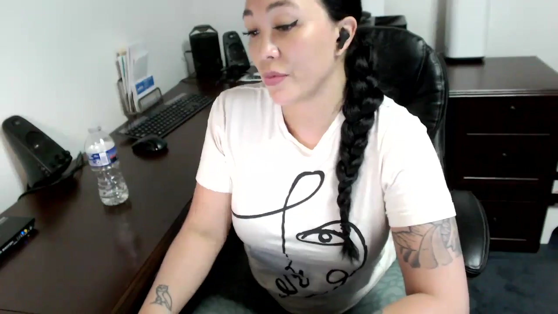 Gallery image thumbnail from MickaylaMoon's myfreecams stream on, 05/10/2024, 17:19 image 13 of 20
