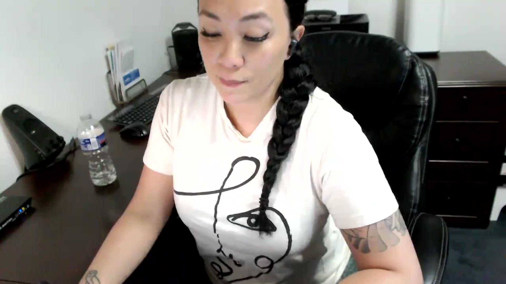 Gallery image thumbnail from MickaylaMoon's myfreecams stream on, 05/10/2024, 17:19 image 18 of 20